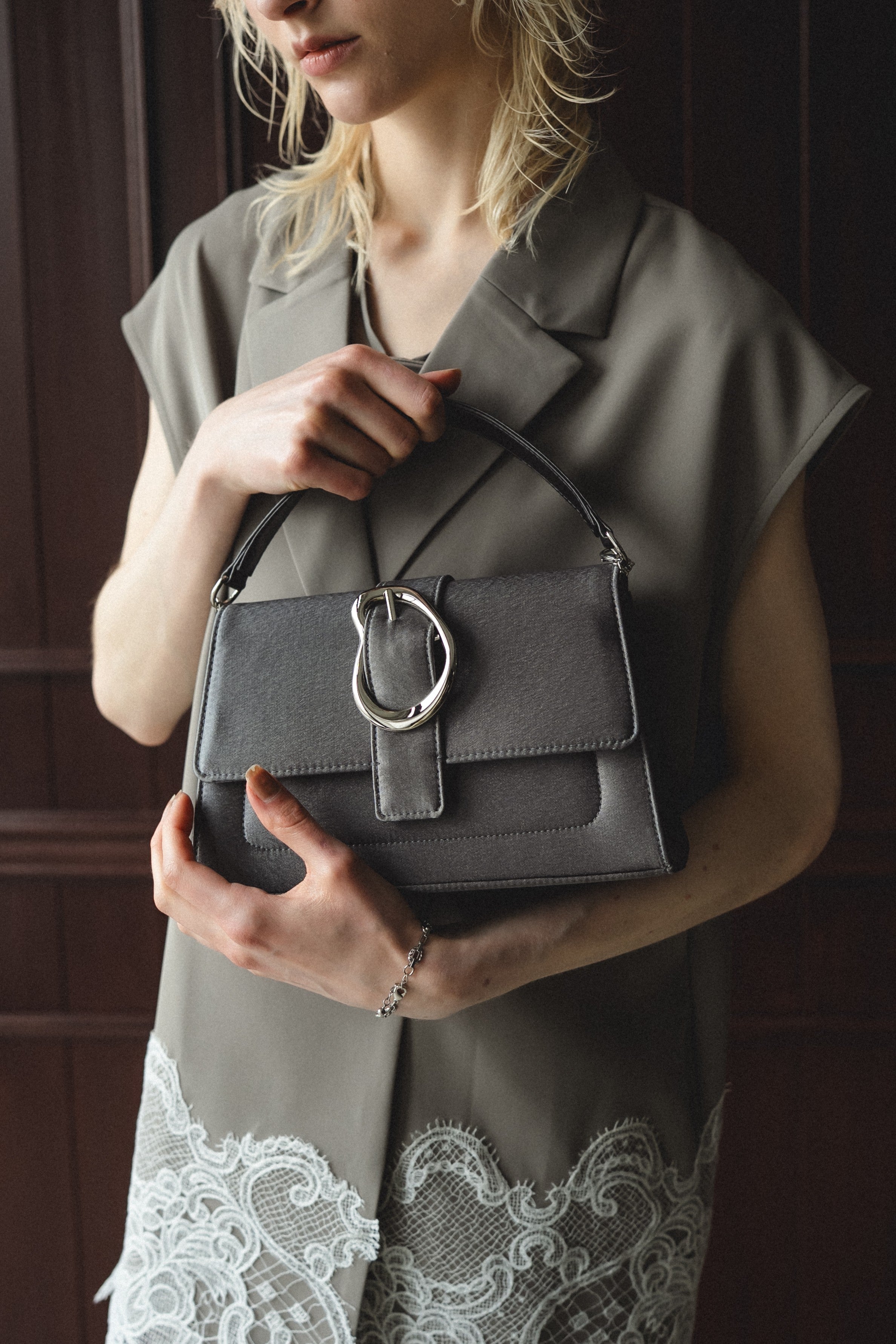 952 Irregular motif bag