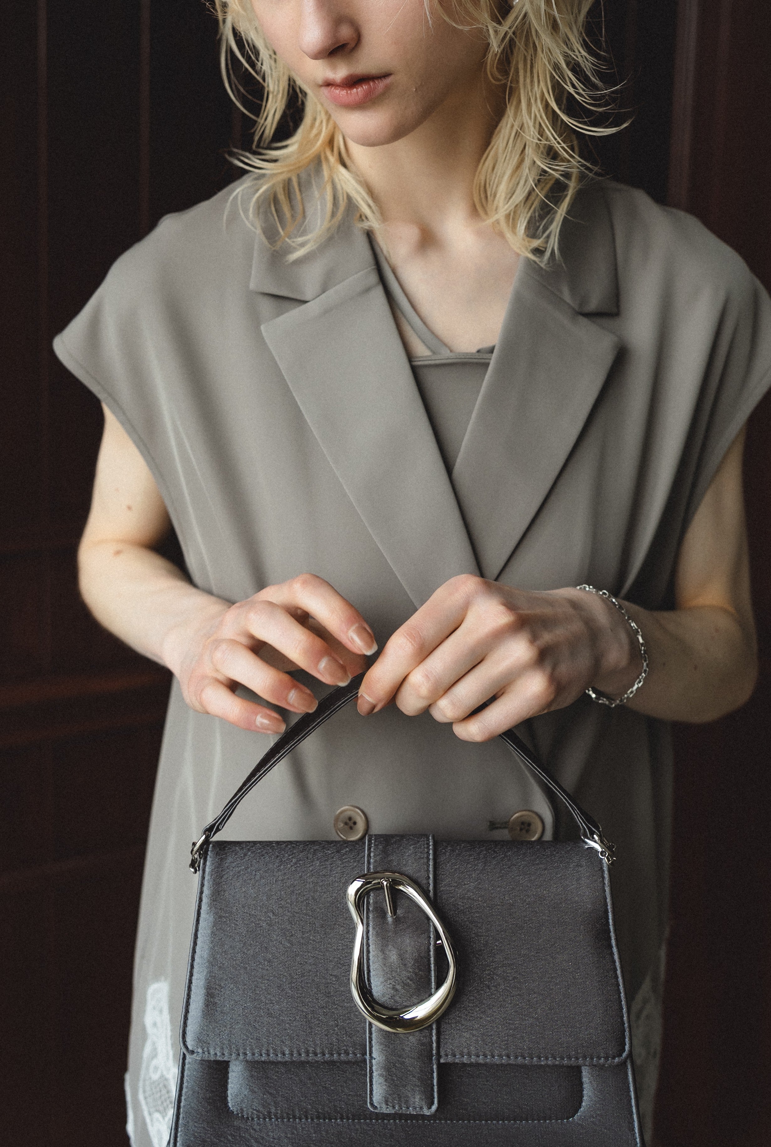 952 Irregular motif bag