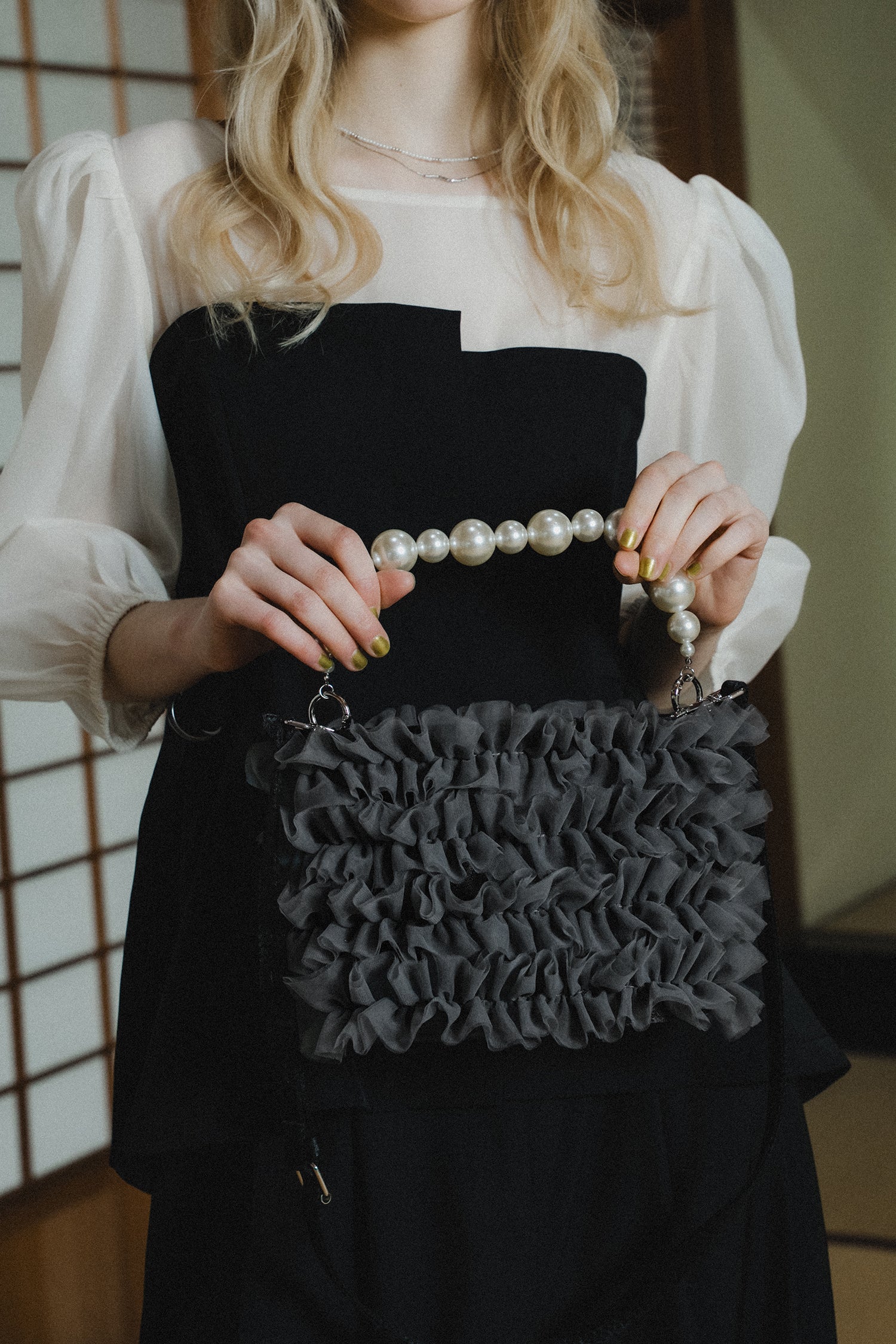 1093 Frill clutch bag