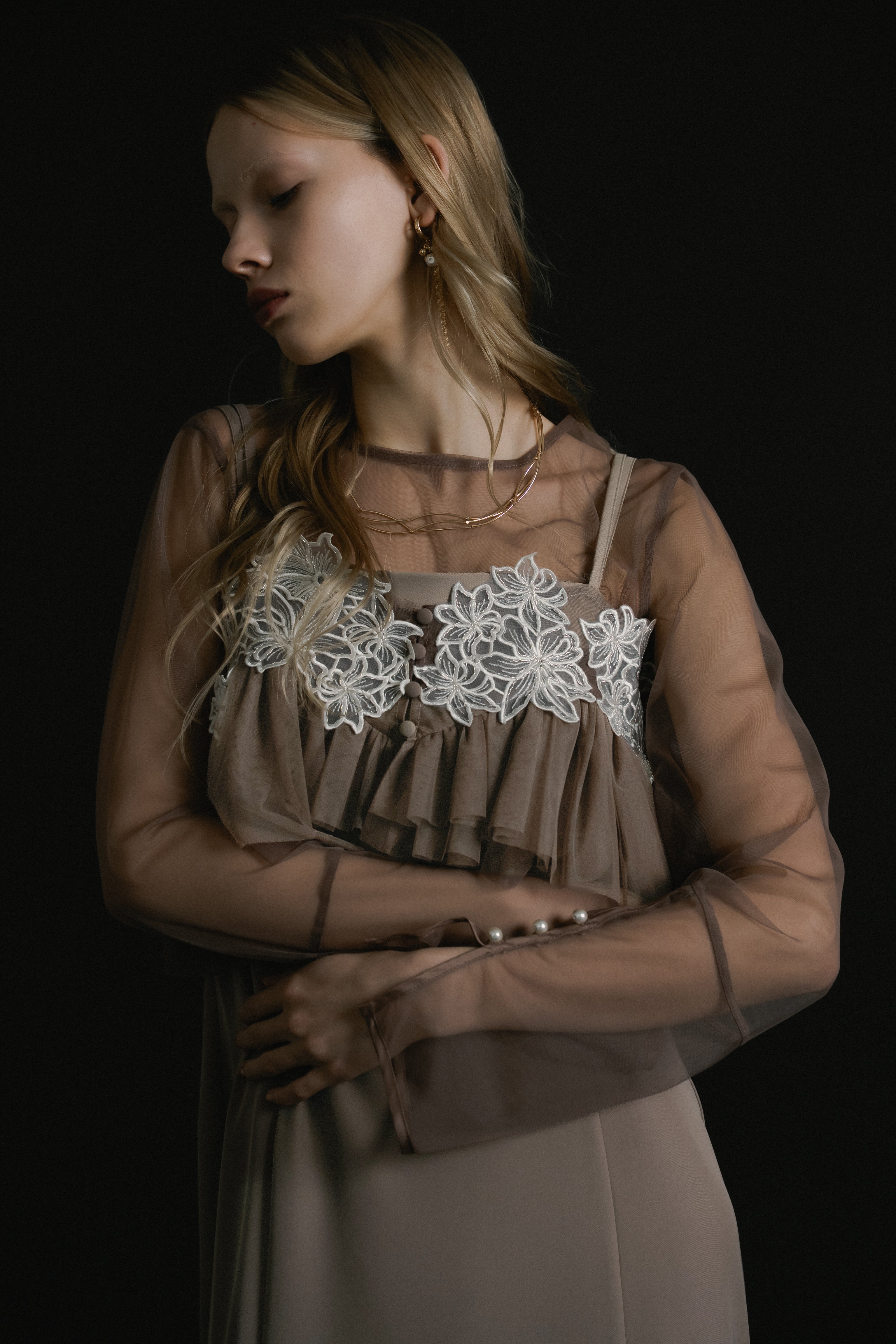 1015 Petal embroidery dress