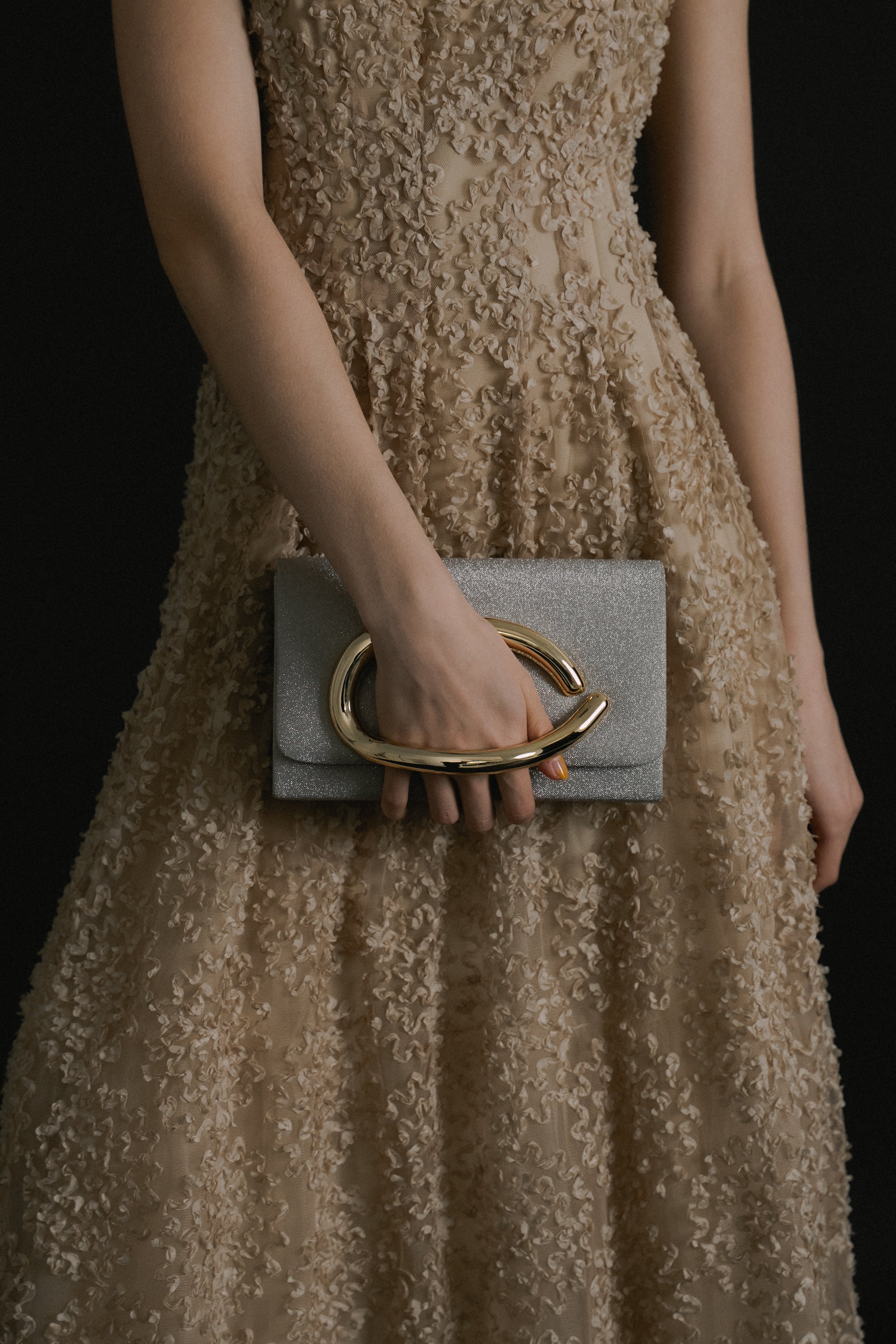 1048 Big motif clutch