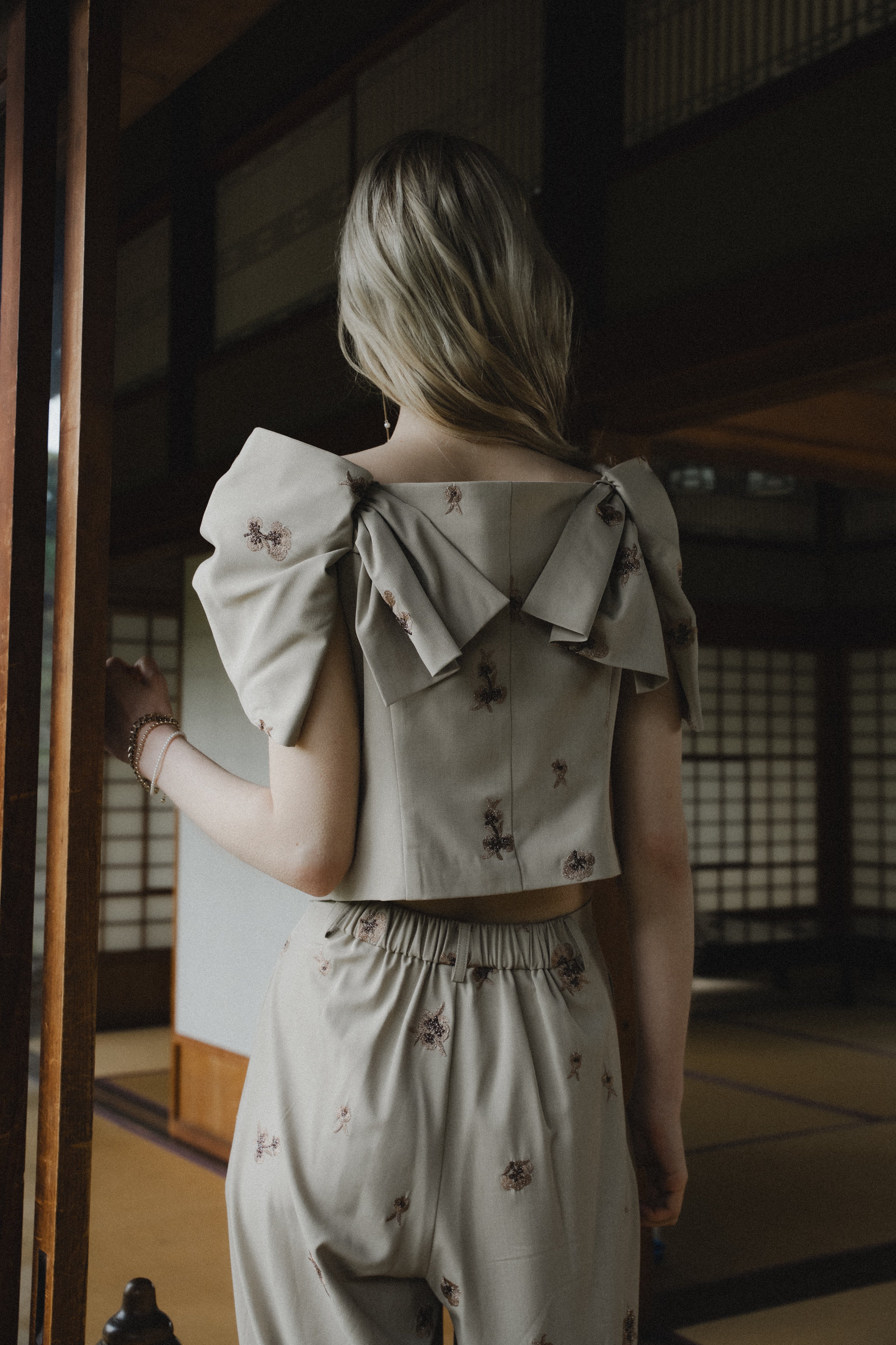 1111 	Petal Embroidery Setup Pants Dress