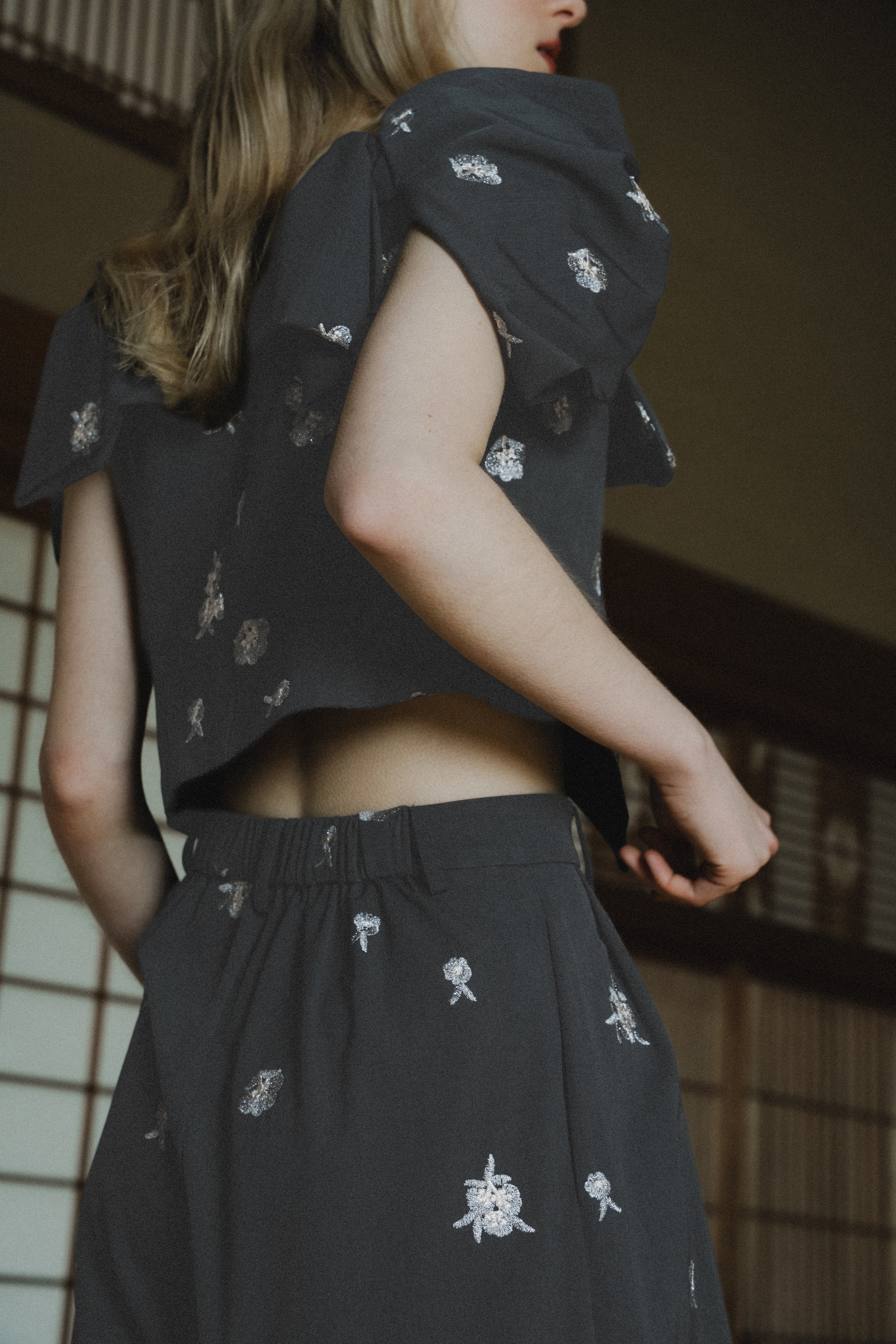 1111 	Petal Embroidery Setup Pants Dress