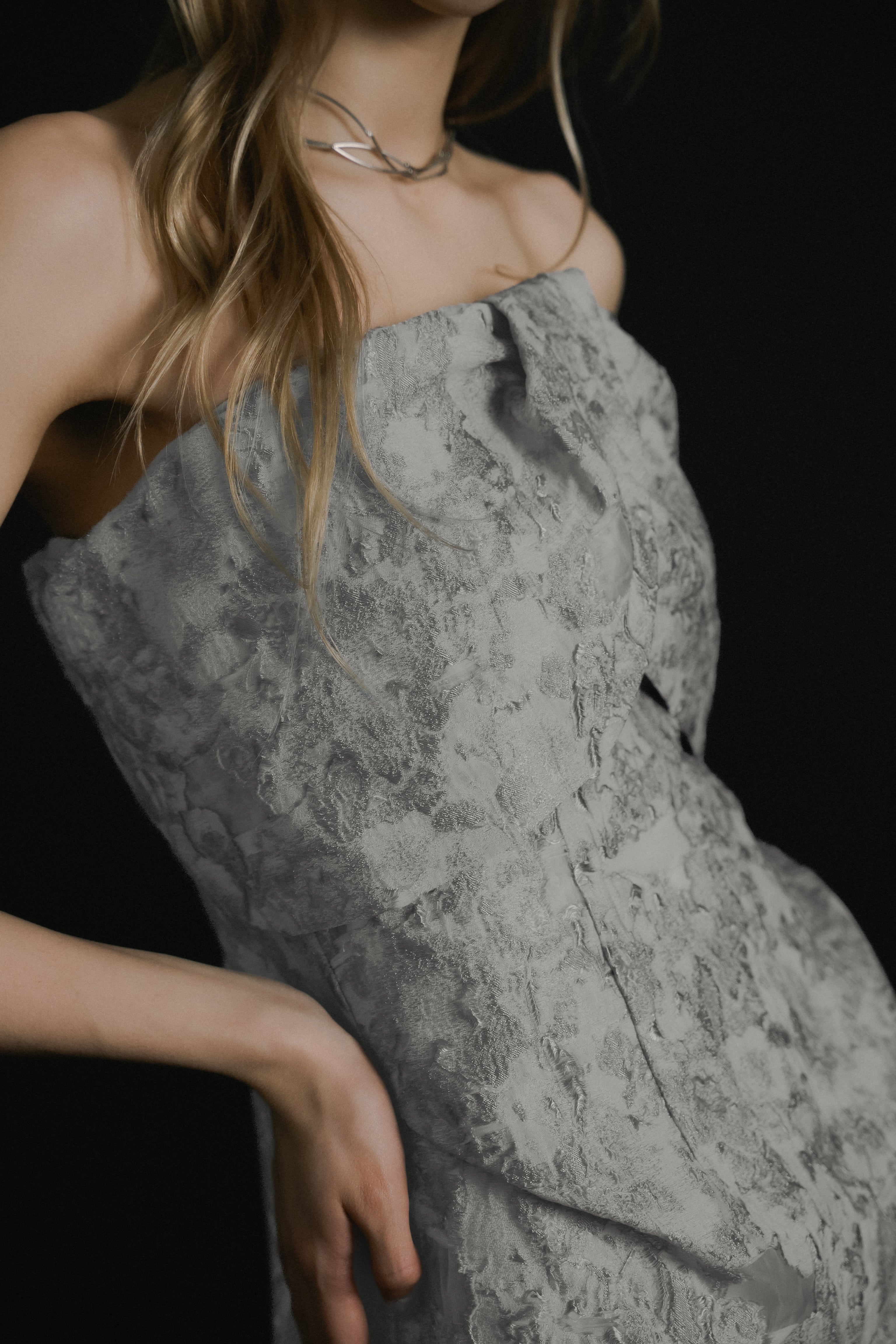 1069 Sculpture dress
