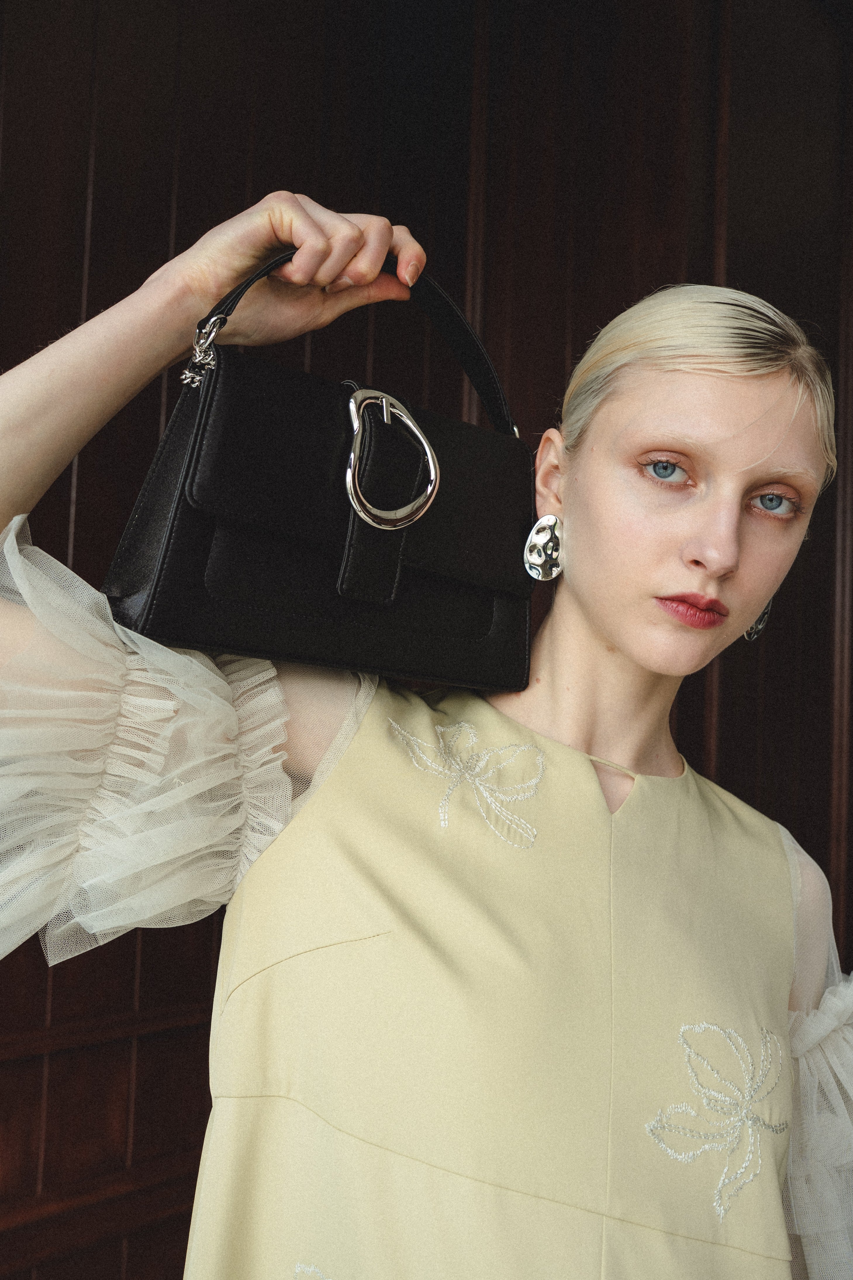 952 Irregular motif bag