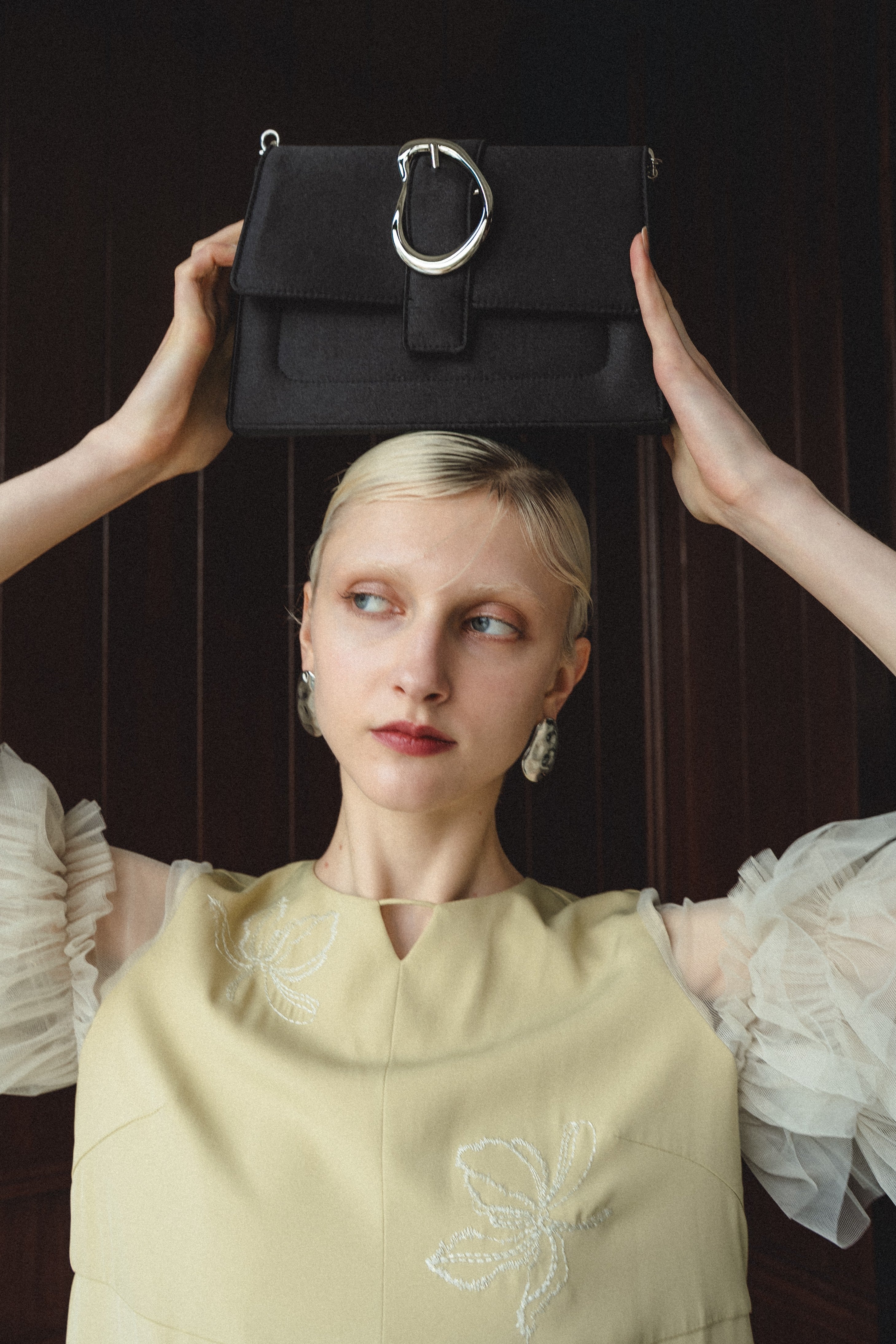 952 Irregular motif bag