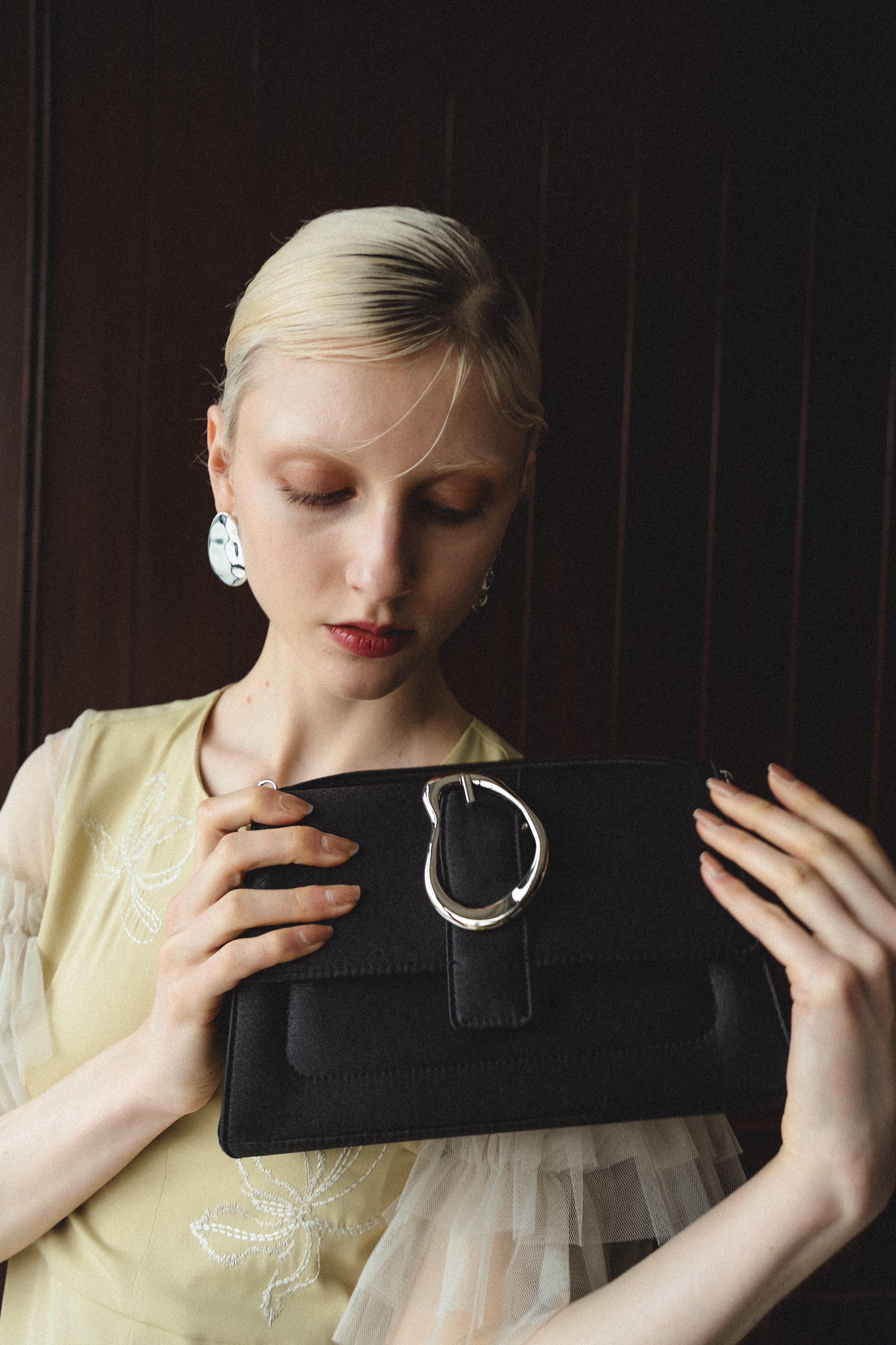 952 Irregular motif bag