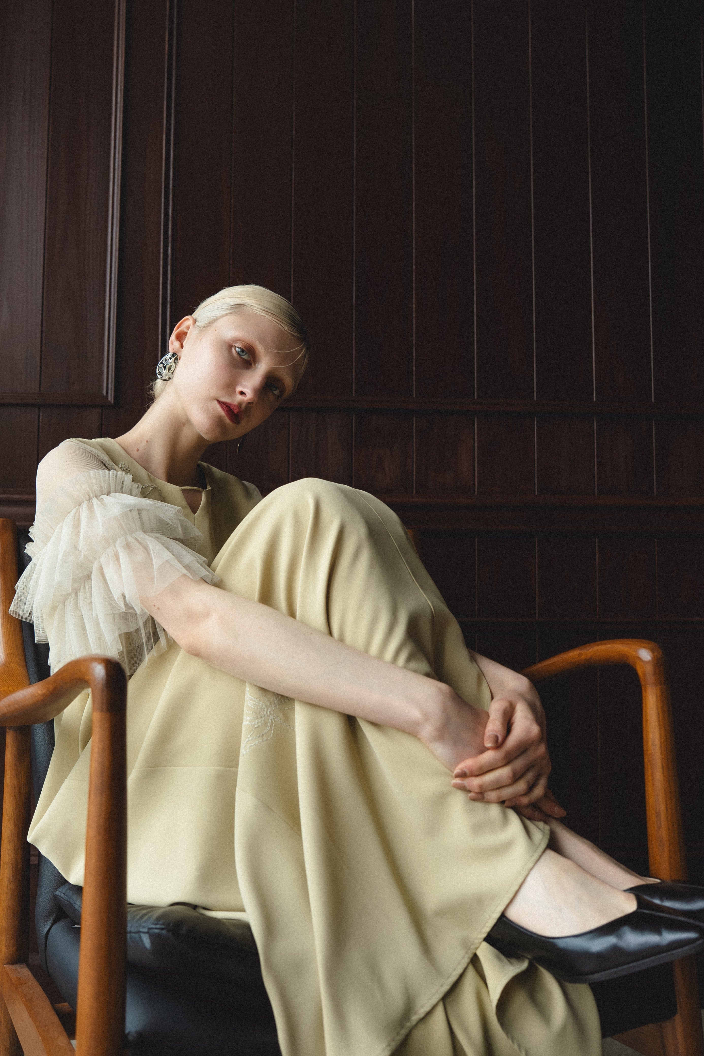 987 Sleek Metallic Pumps