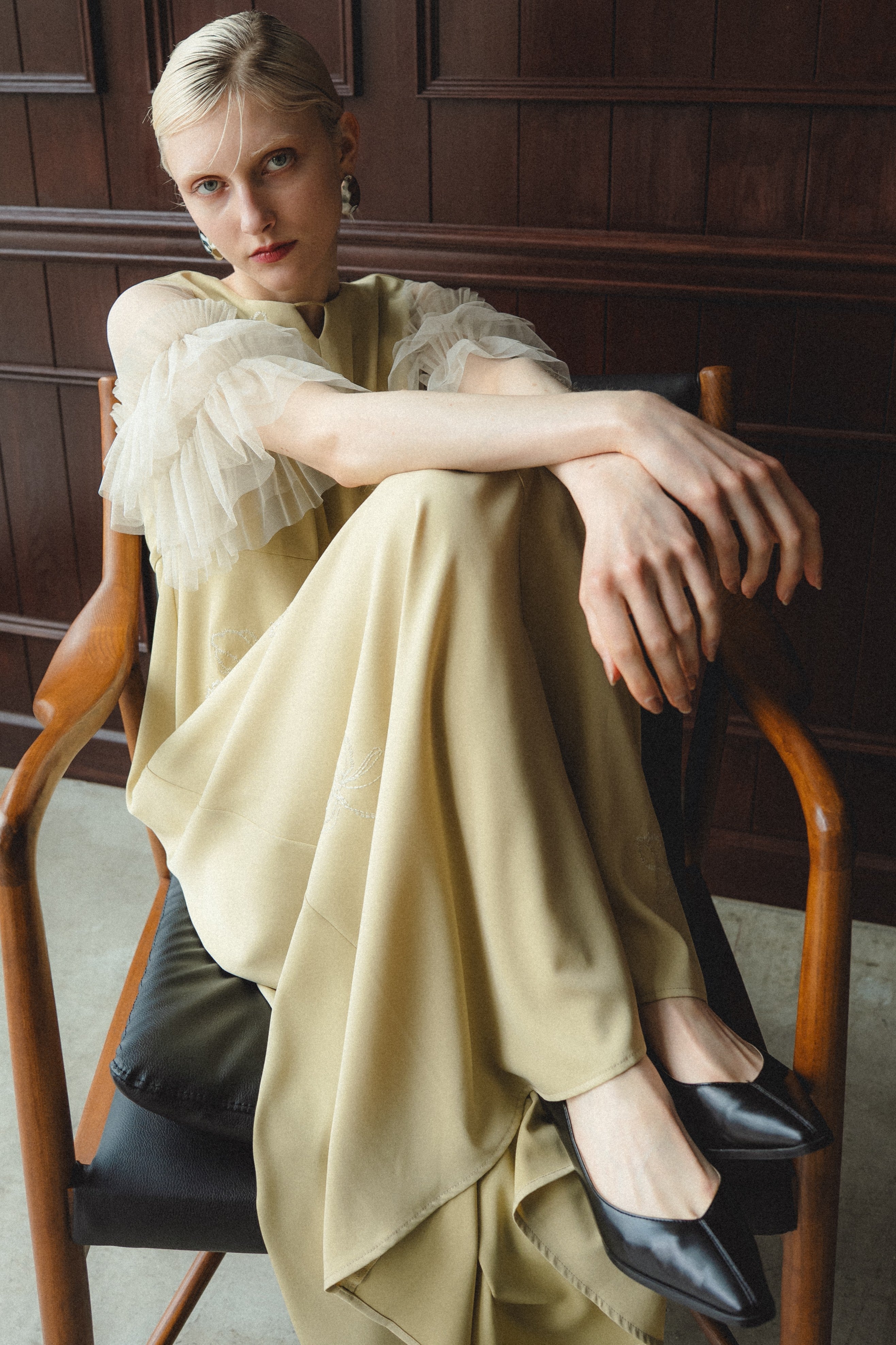 987 Sleek Metallic Pumps