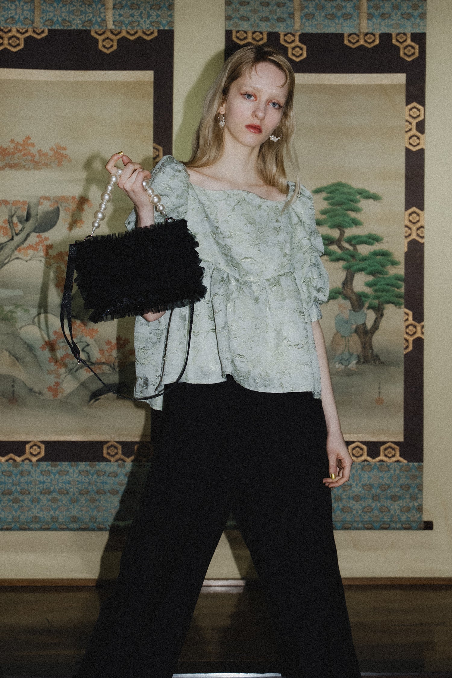 1093 Frill clutch bag