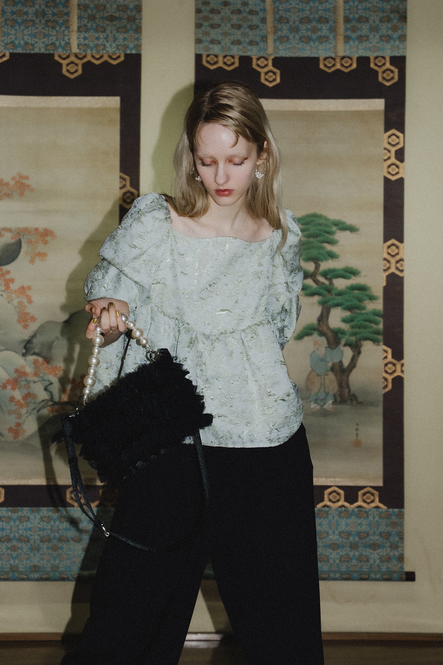 1093 Frill clutch bag