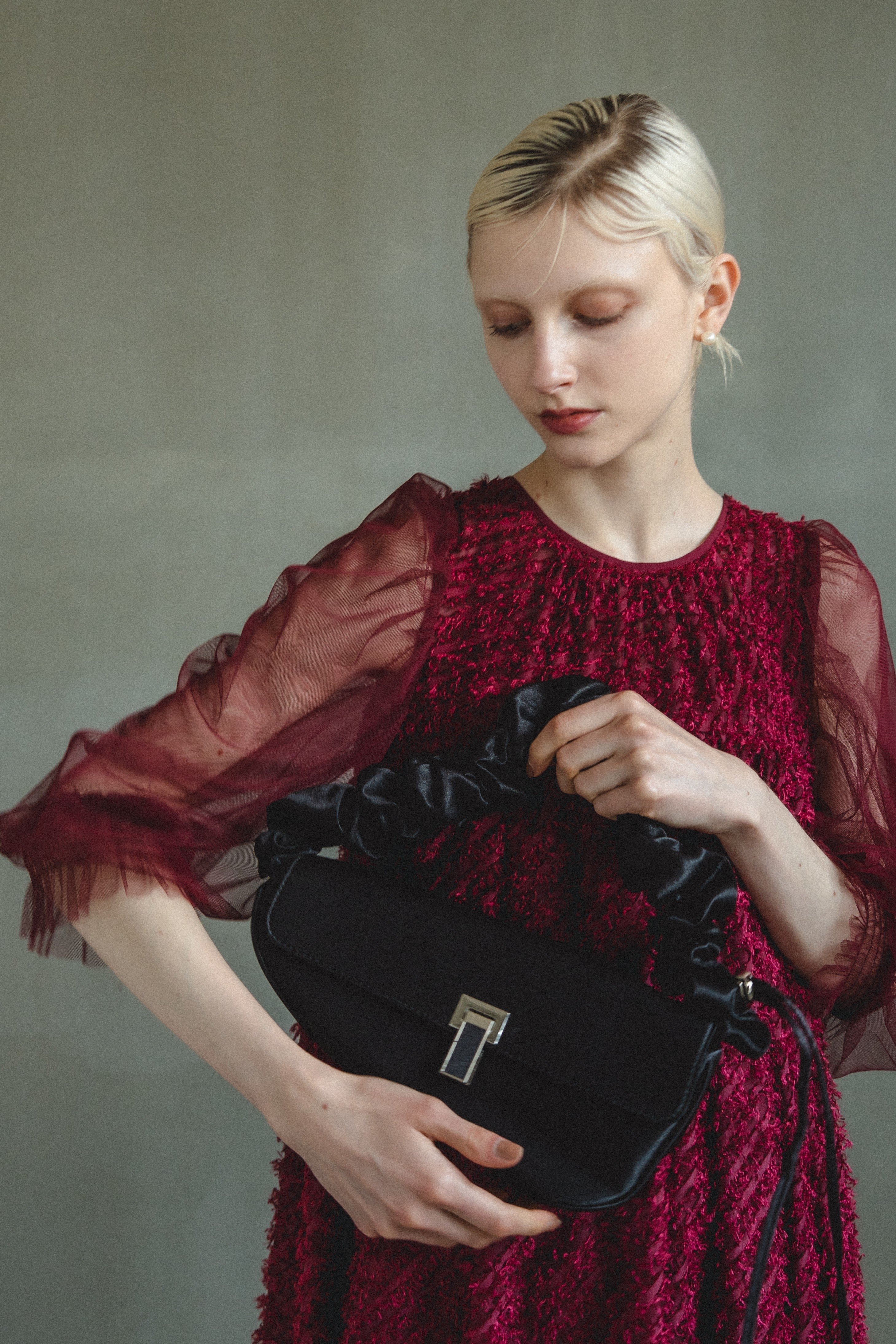 951 Frill handle clutch