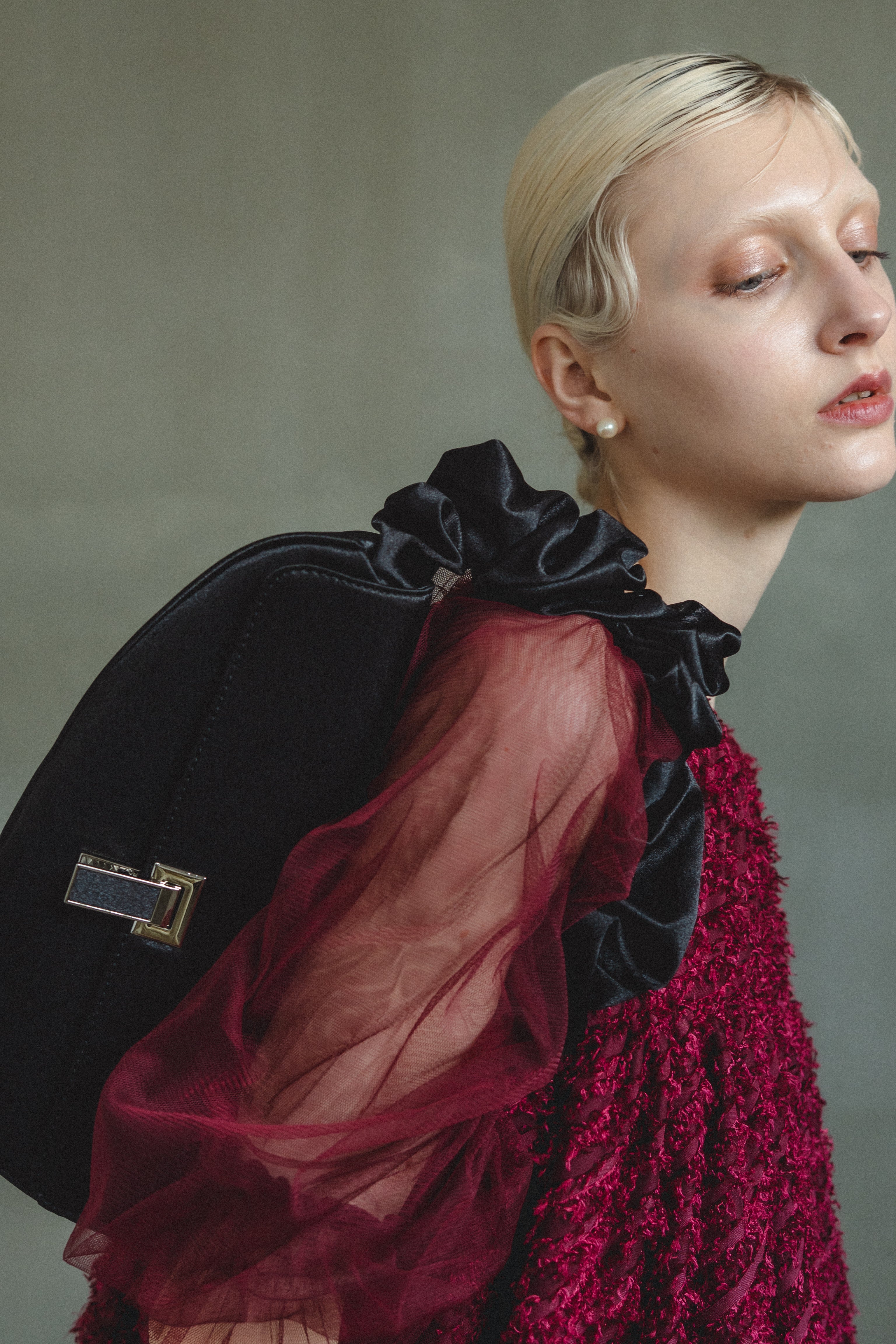 951 Frill handle clutch