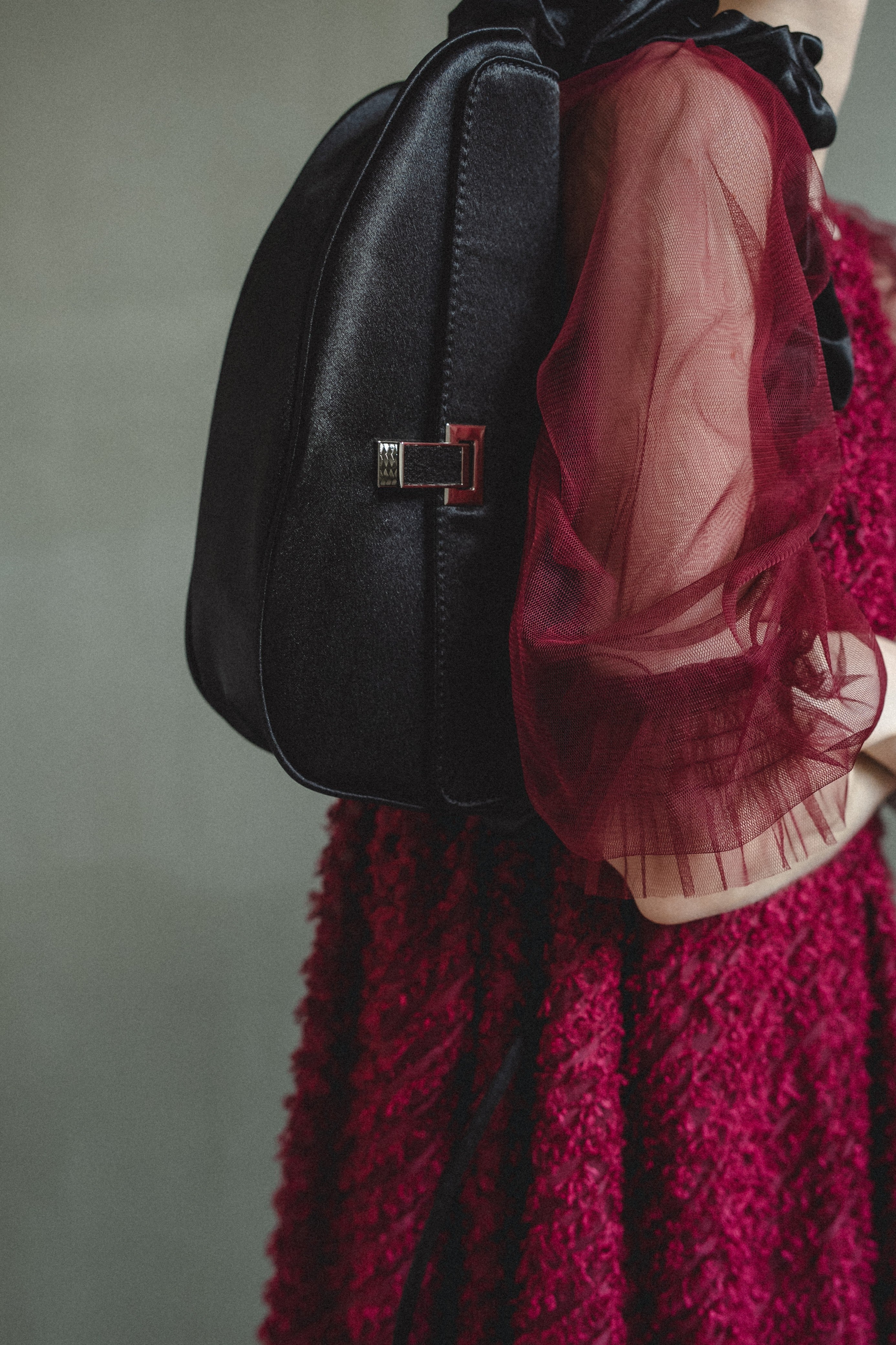 951 Frill handle clutch