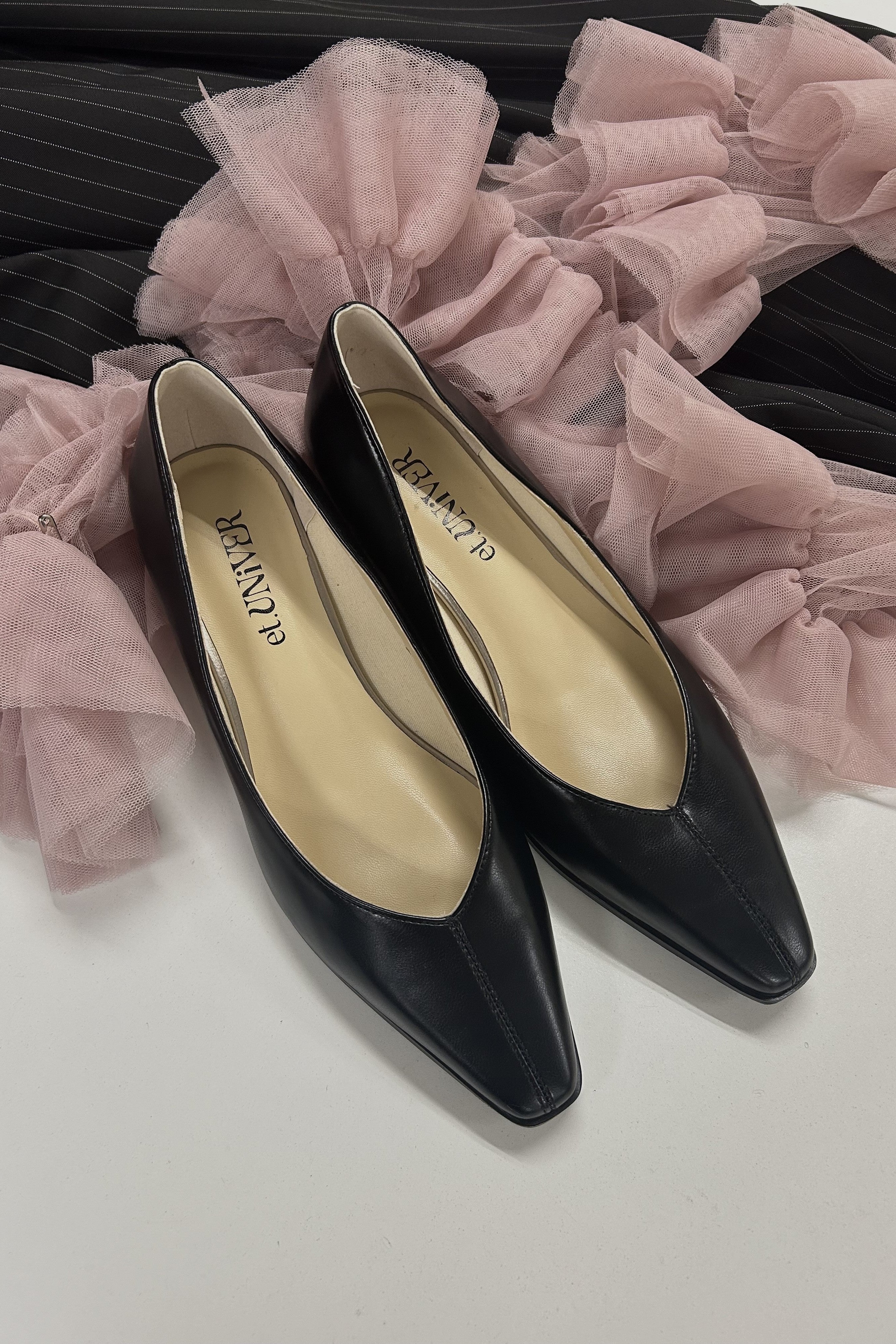 987 Sleek Metallic Pumps