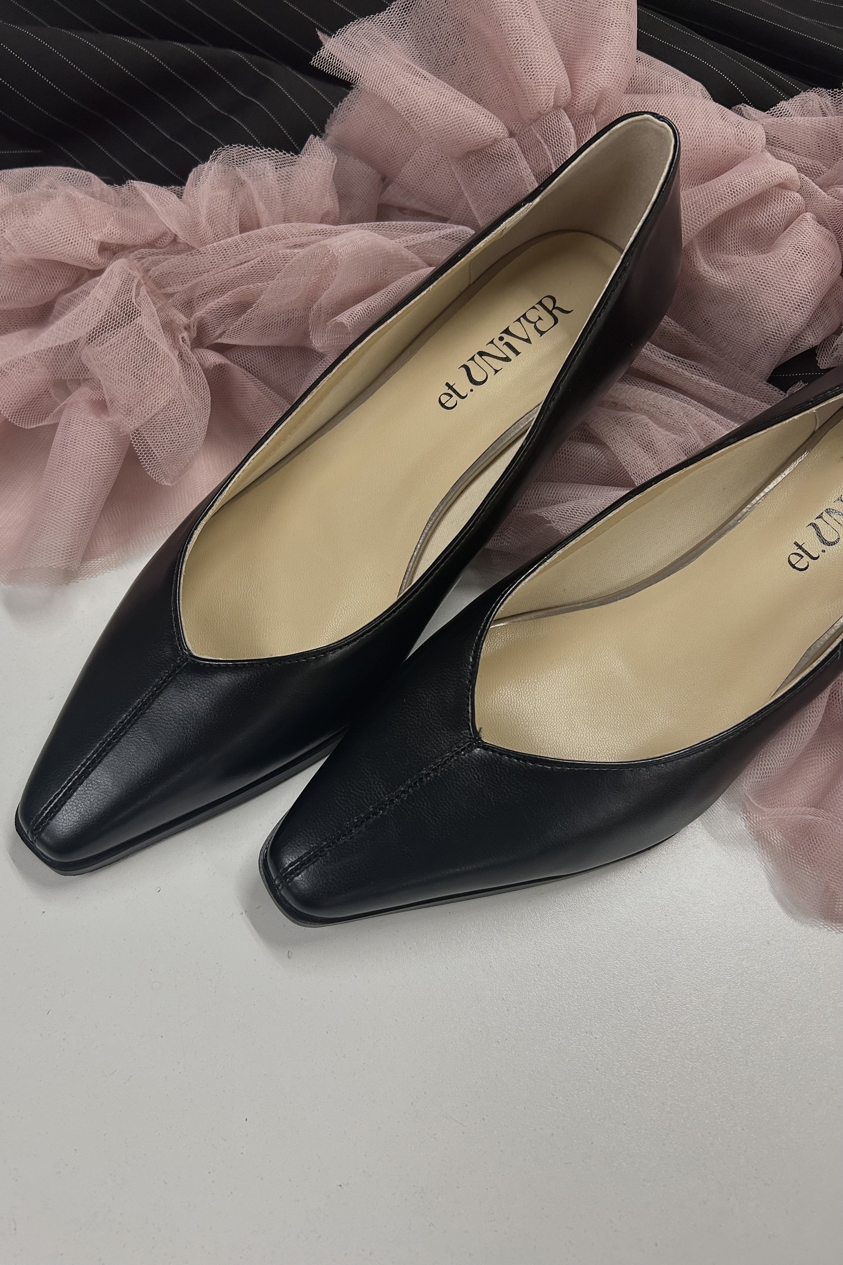 987 Sleek Metallic Pumps