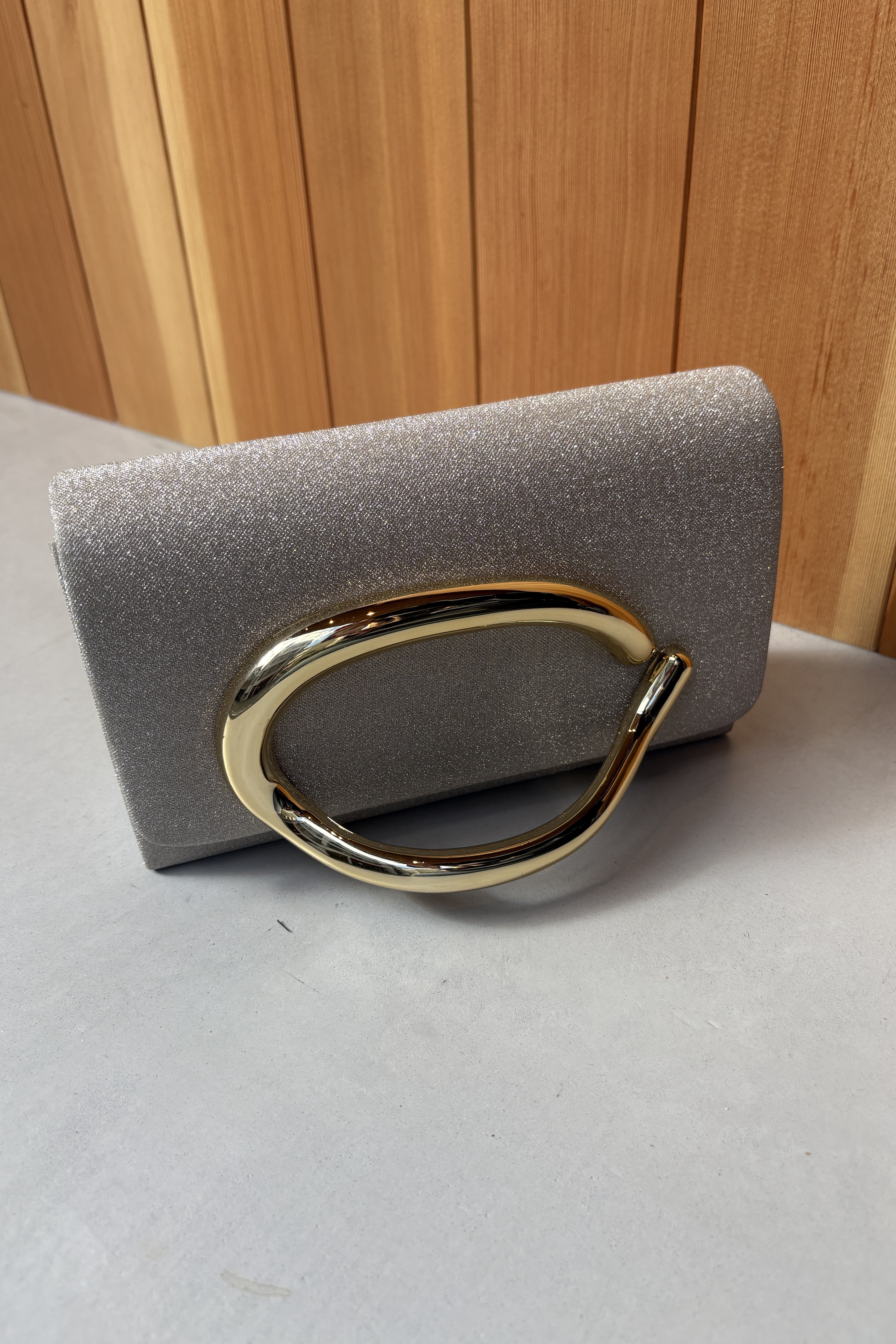 1048 Big motif clutch