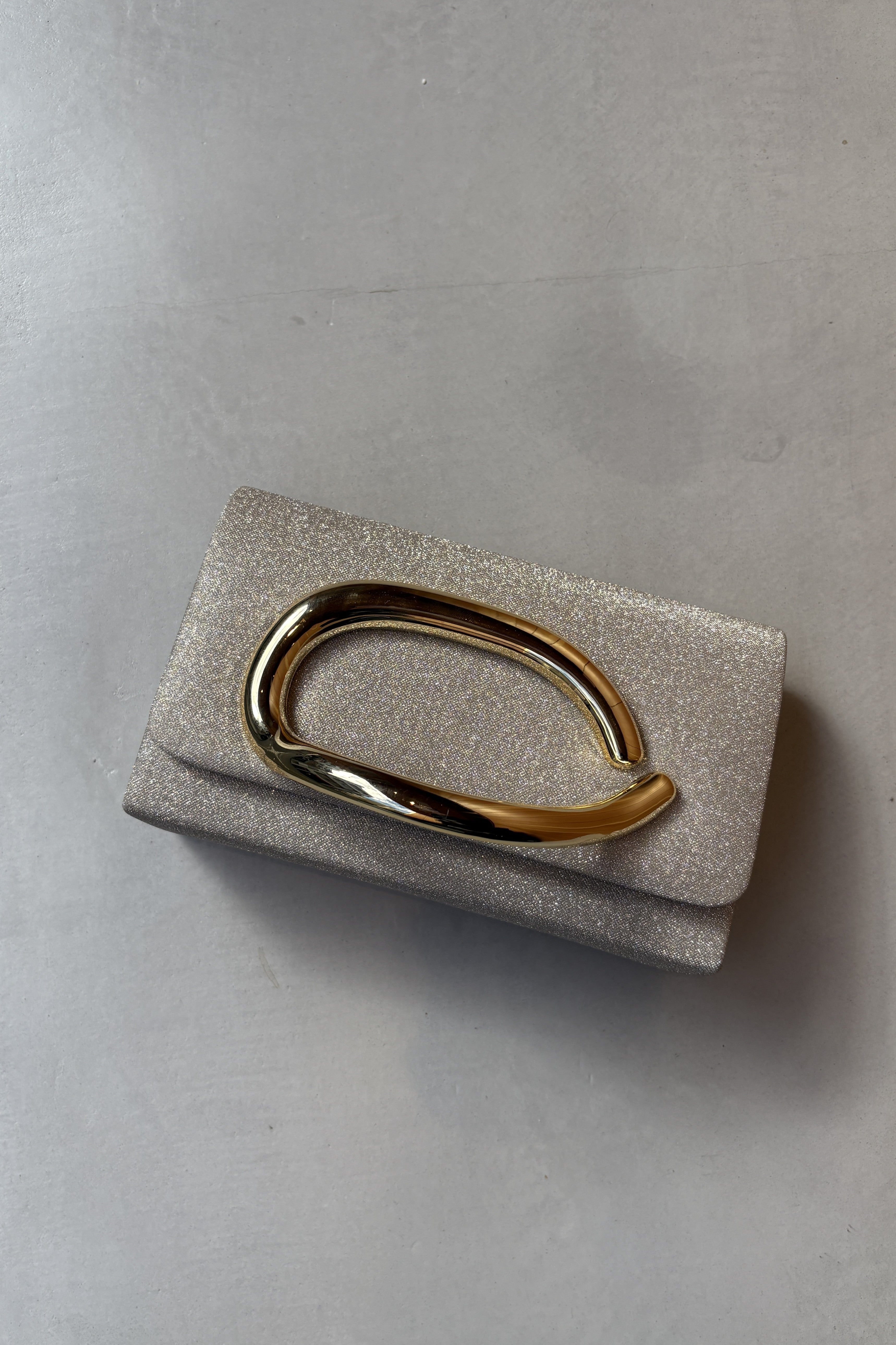 1048 Big motif clutch