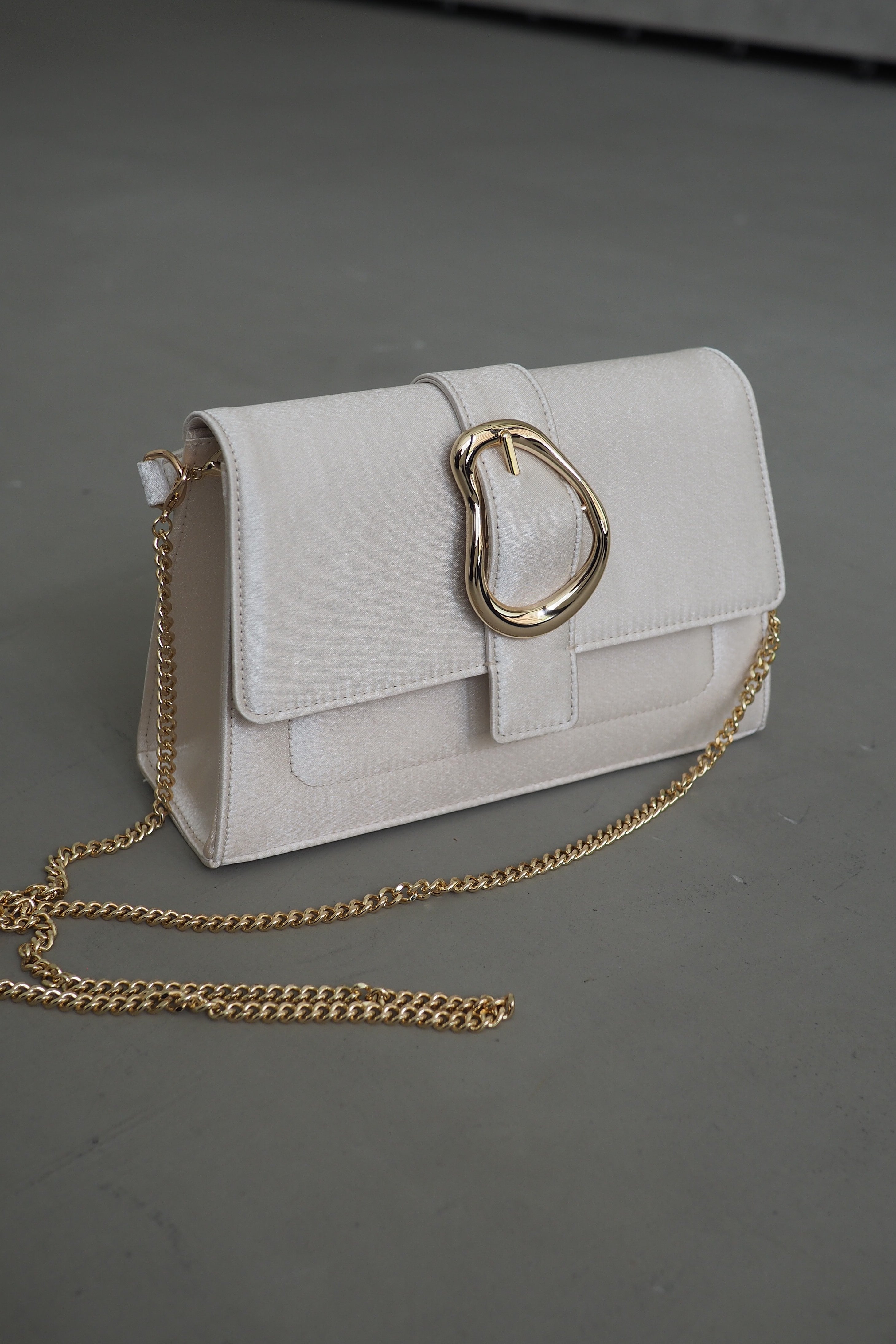 952 Irregular motif bag