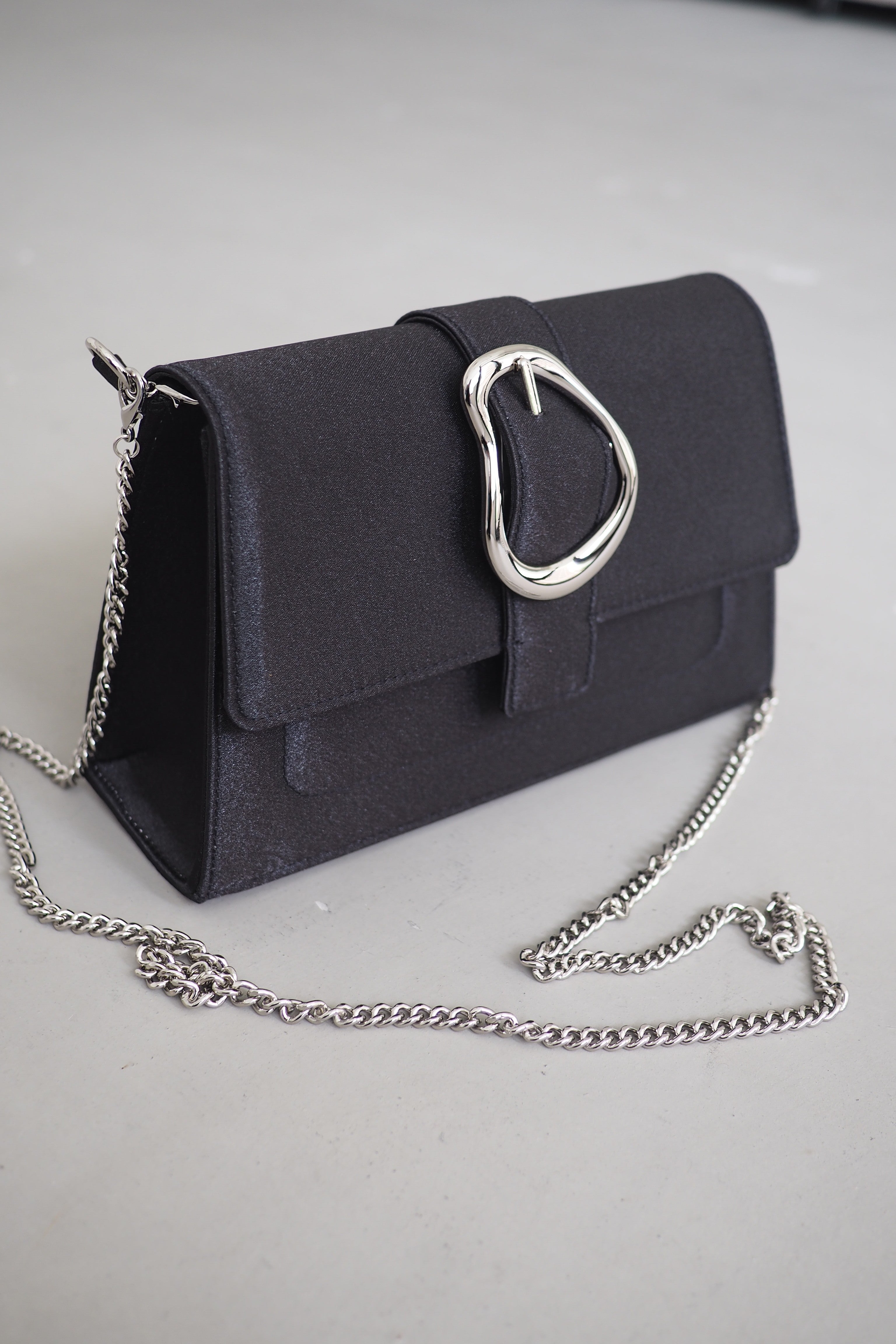 952 Irregular motif bag