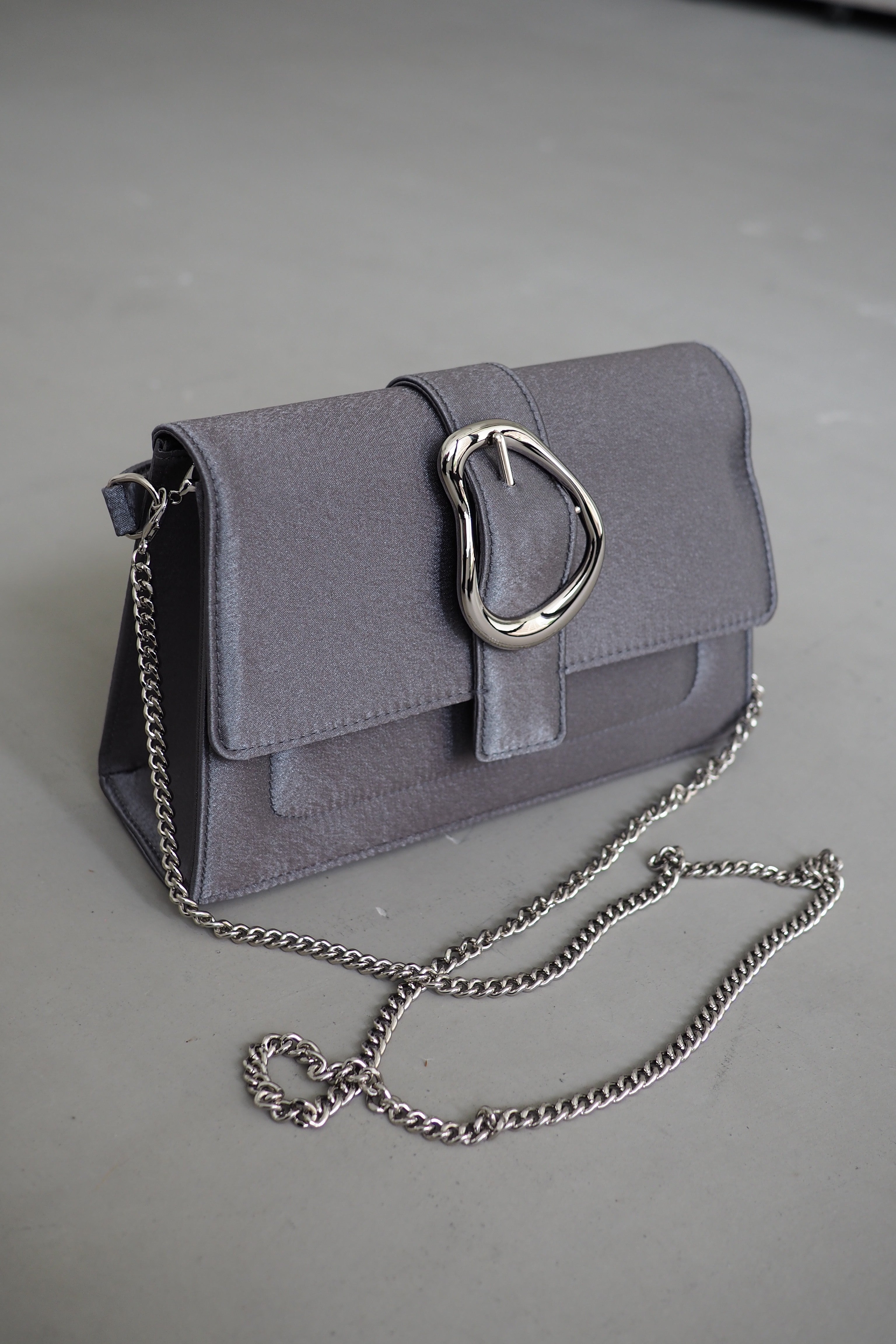 952 Irregular motif bag