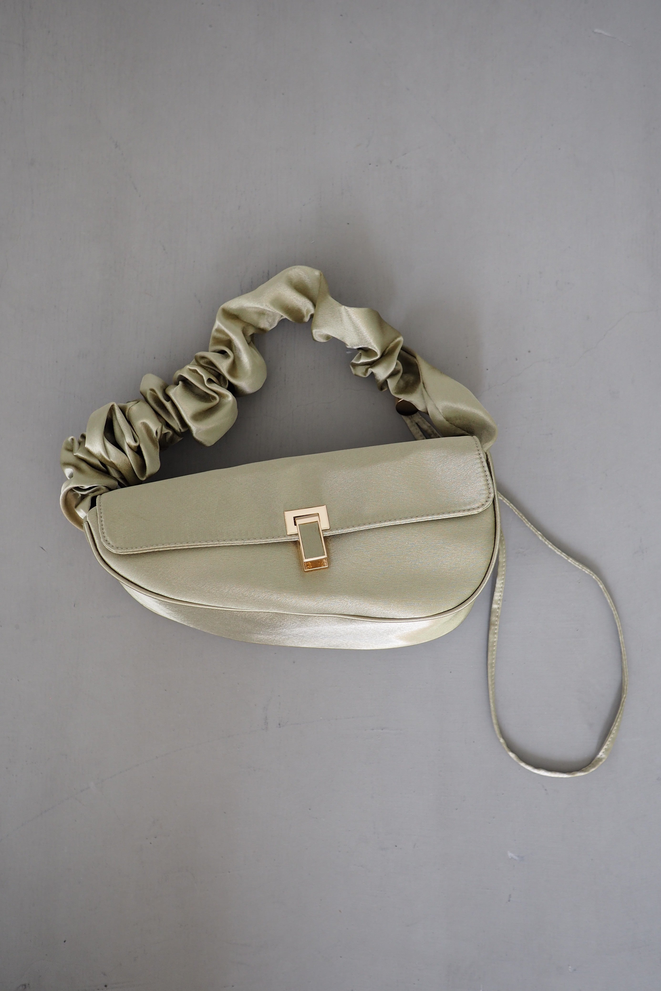 951 Frill handle clutch