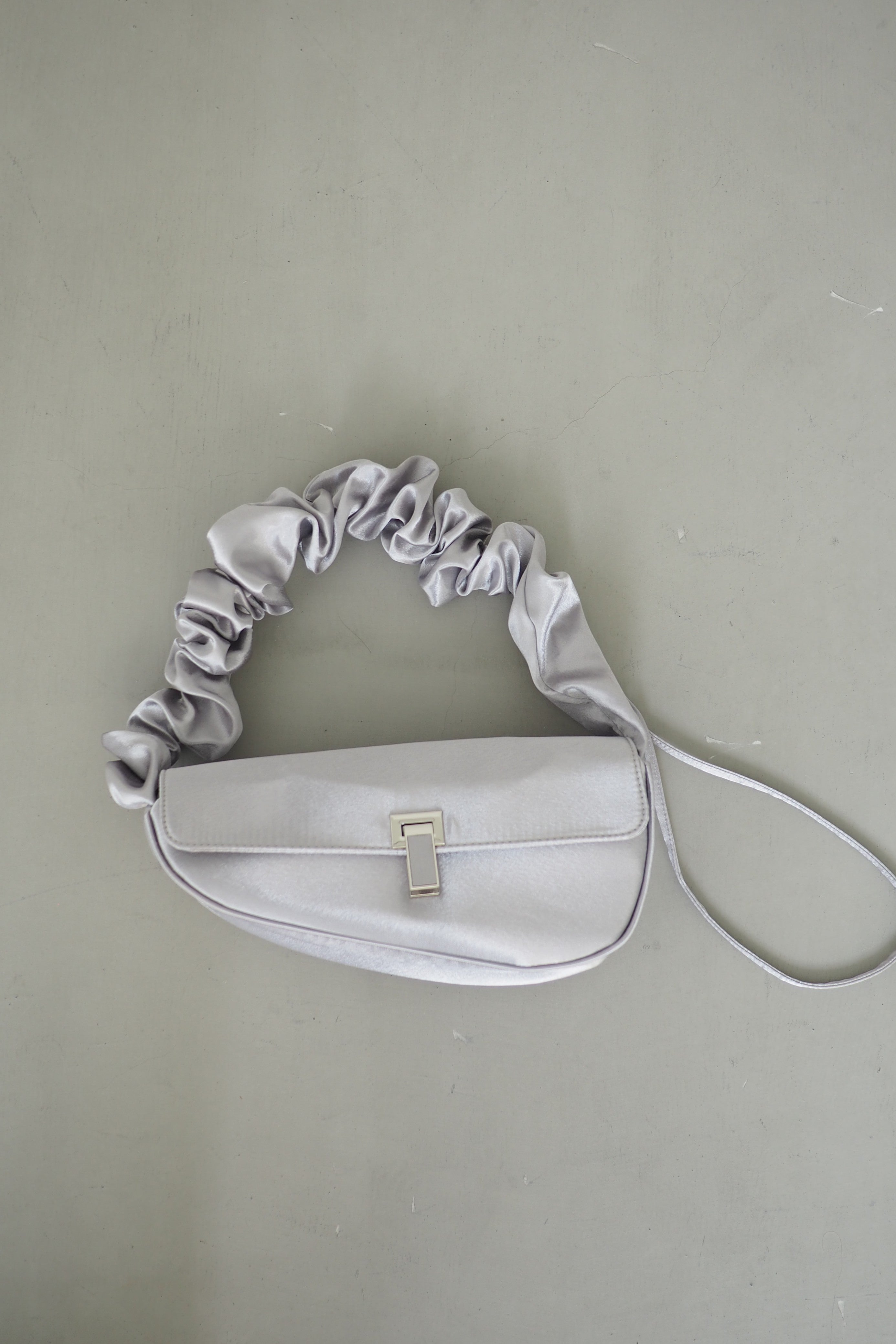 951 Frill handle clutch