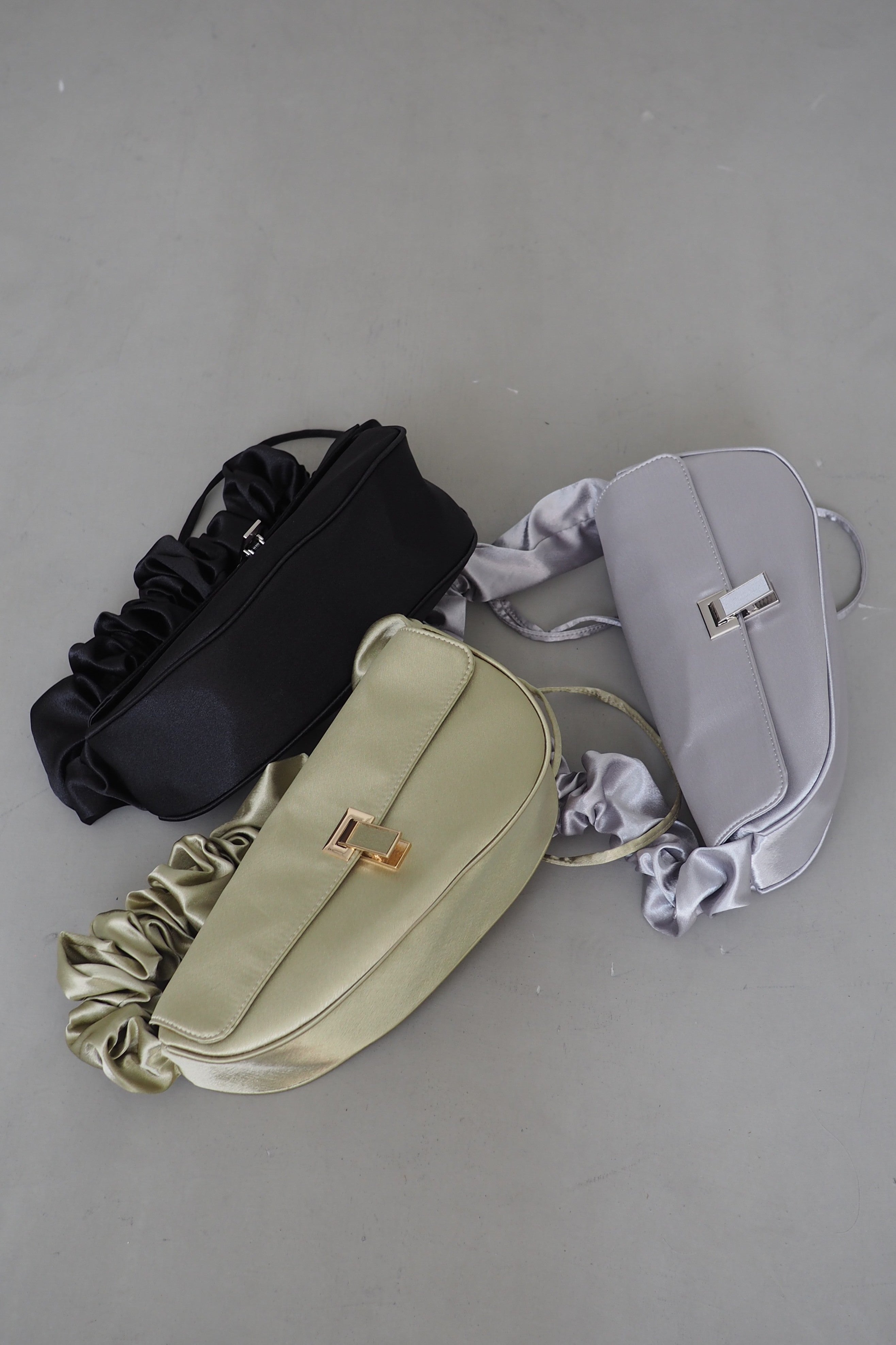 951 Frill handle clutch