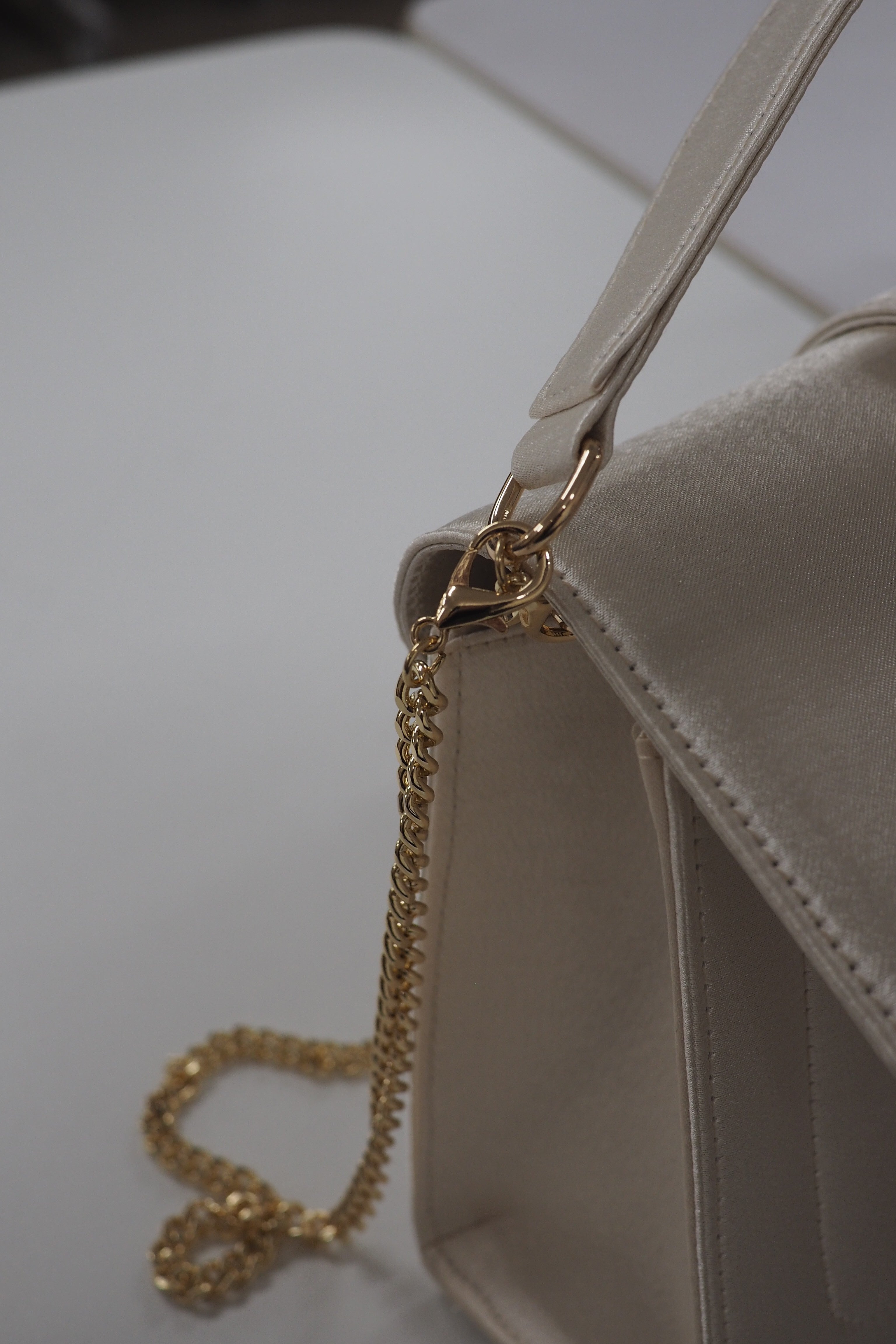 952 Irregular motif bag