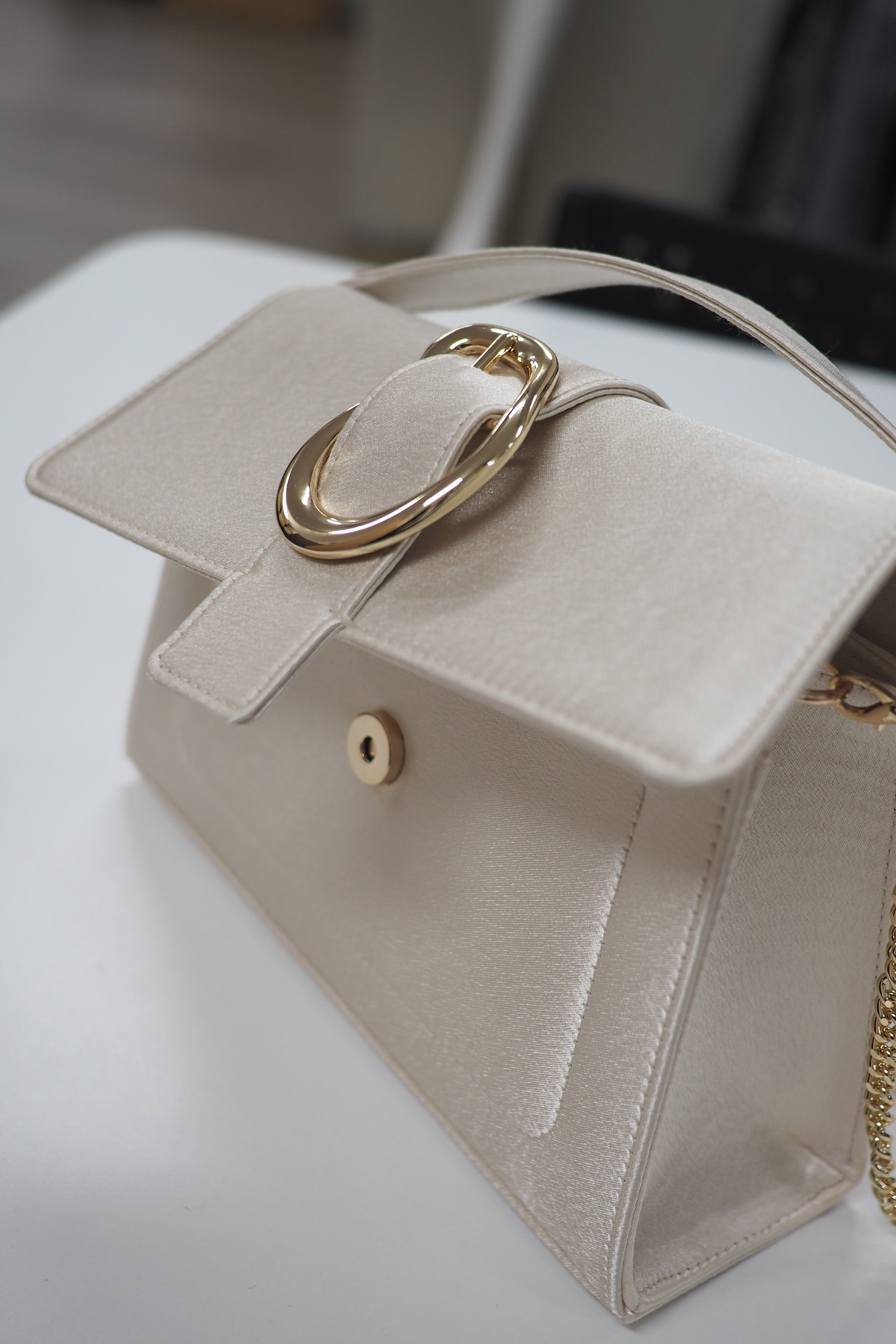 952 Irregular motif bag