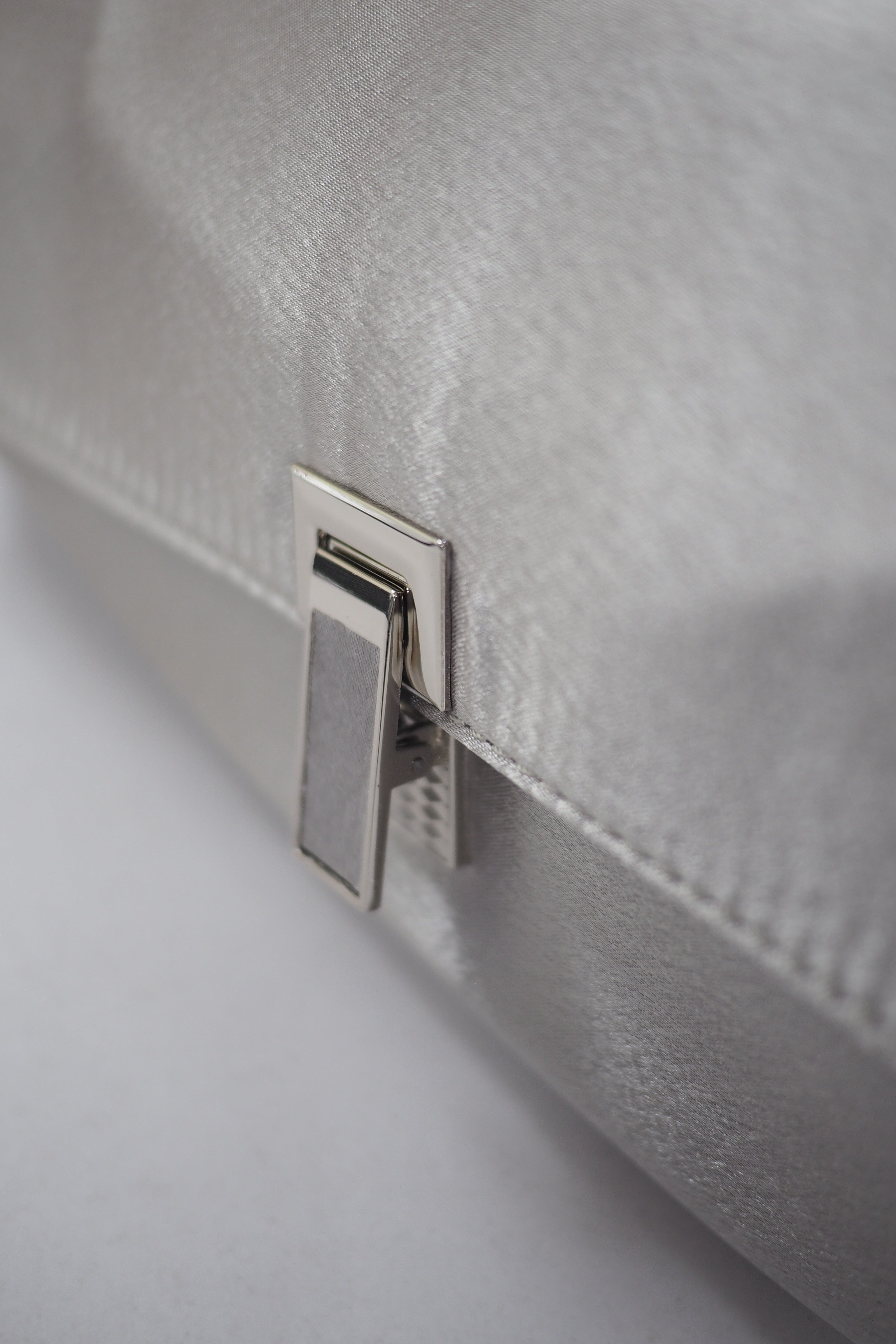 951 Frill handle clutch