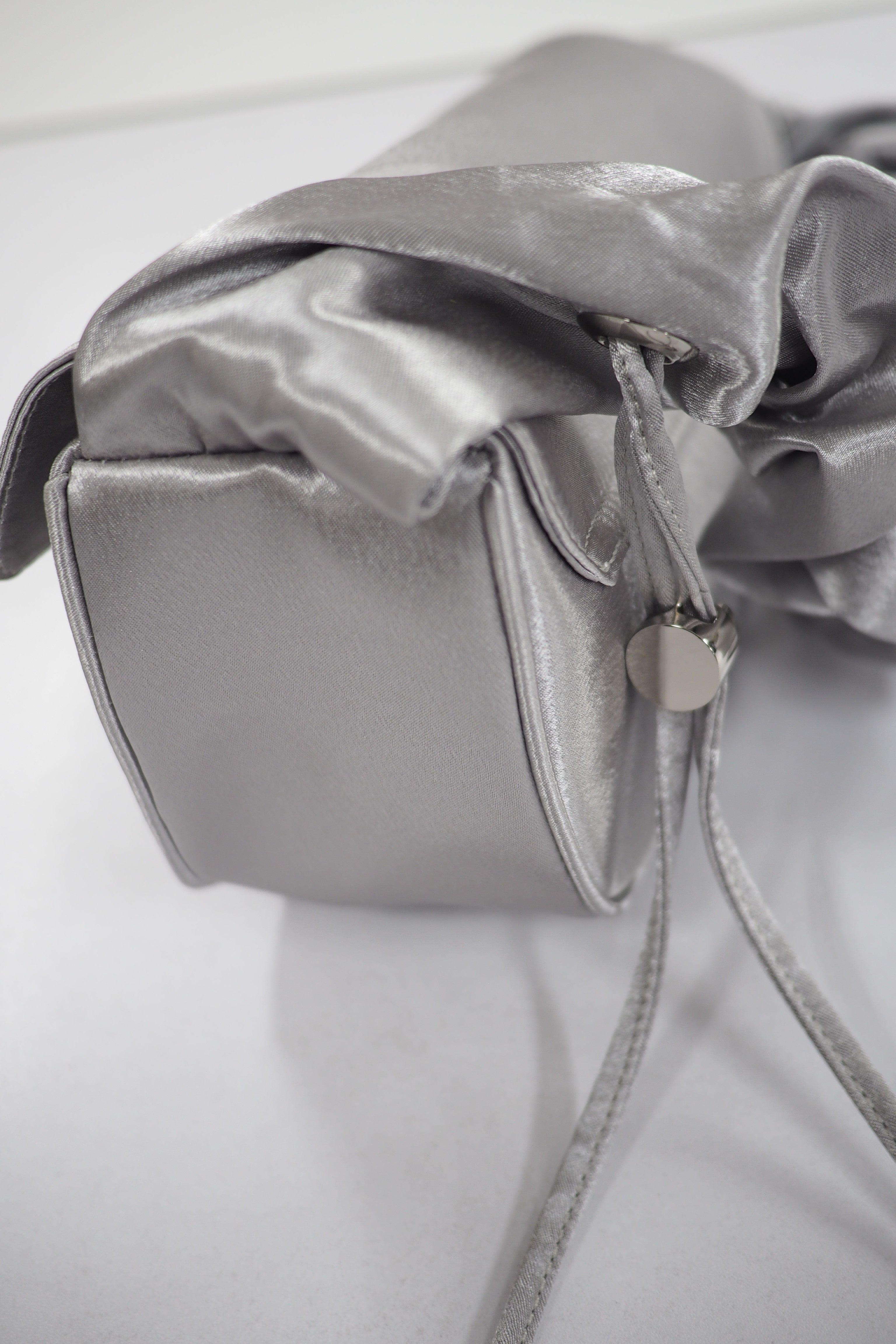 951 Frill handle clutch