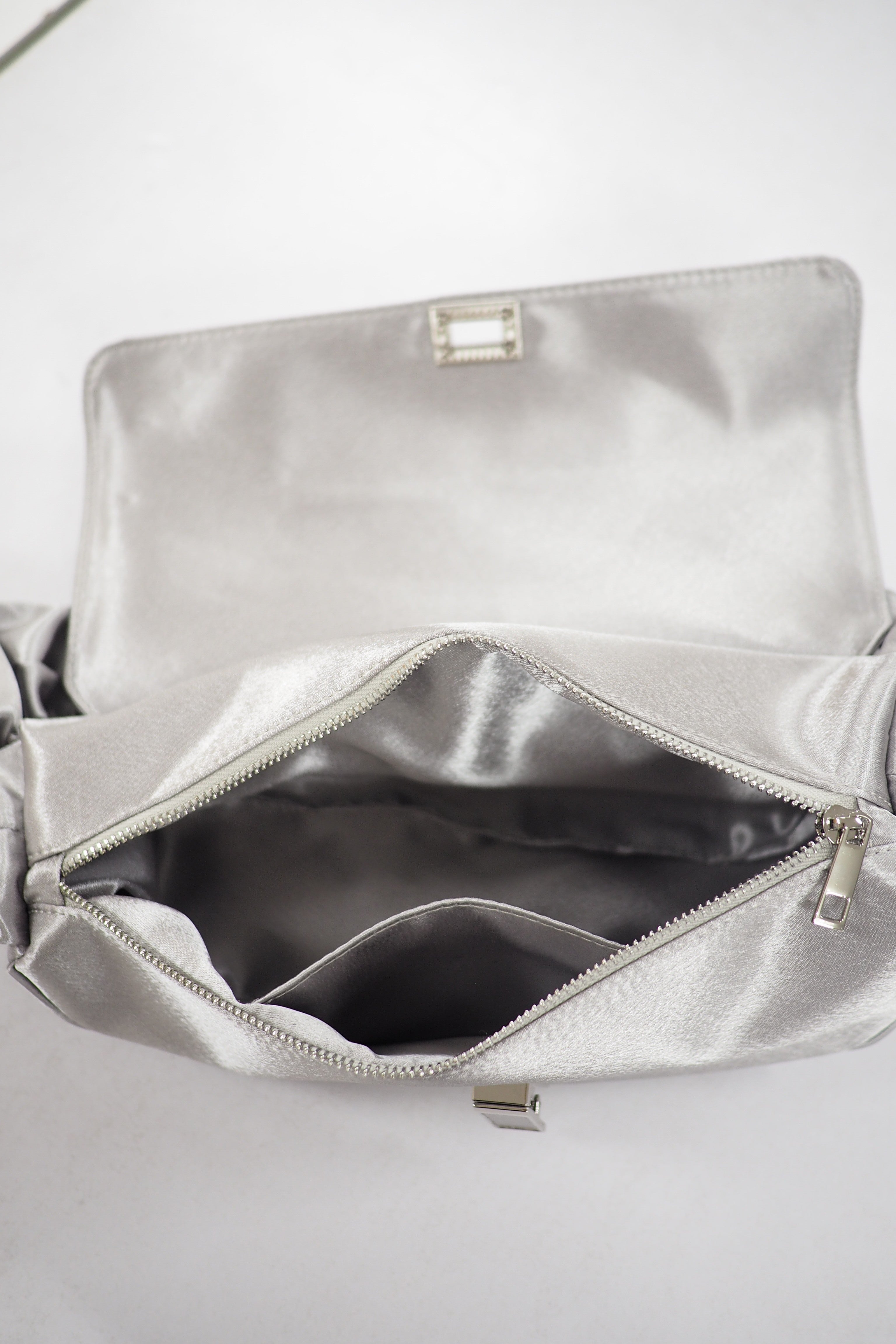 951 Frill handle clutch