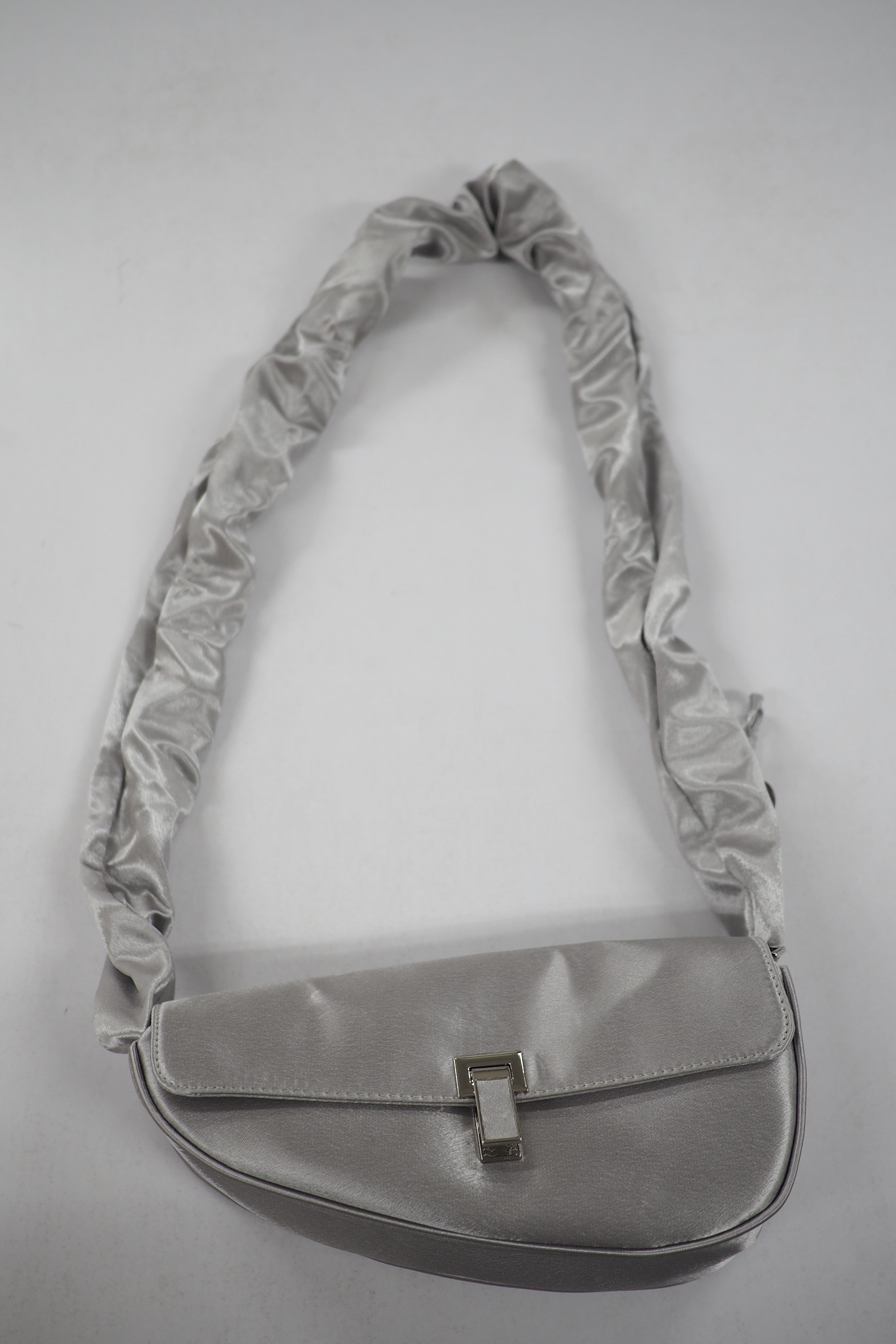 951 Frill handle clutch