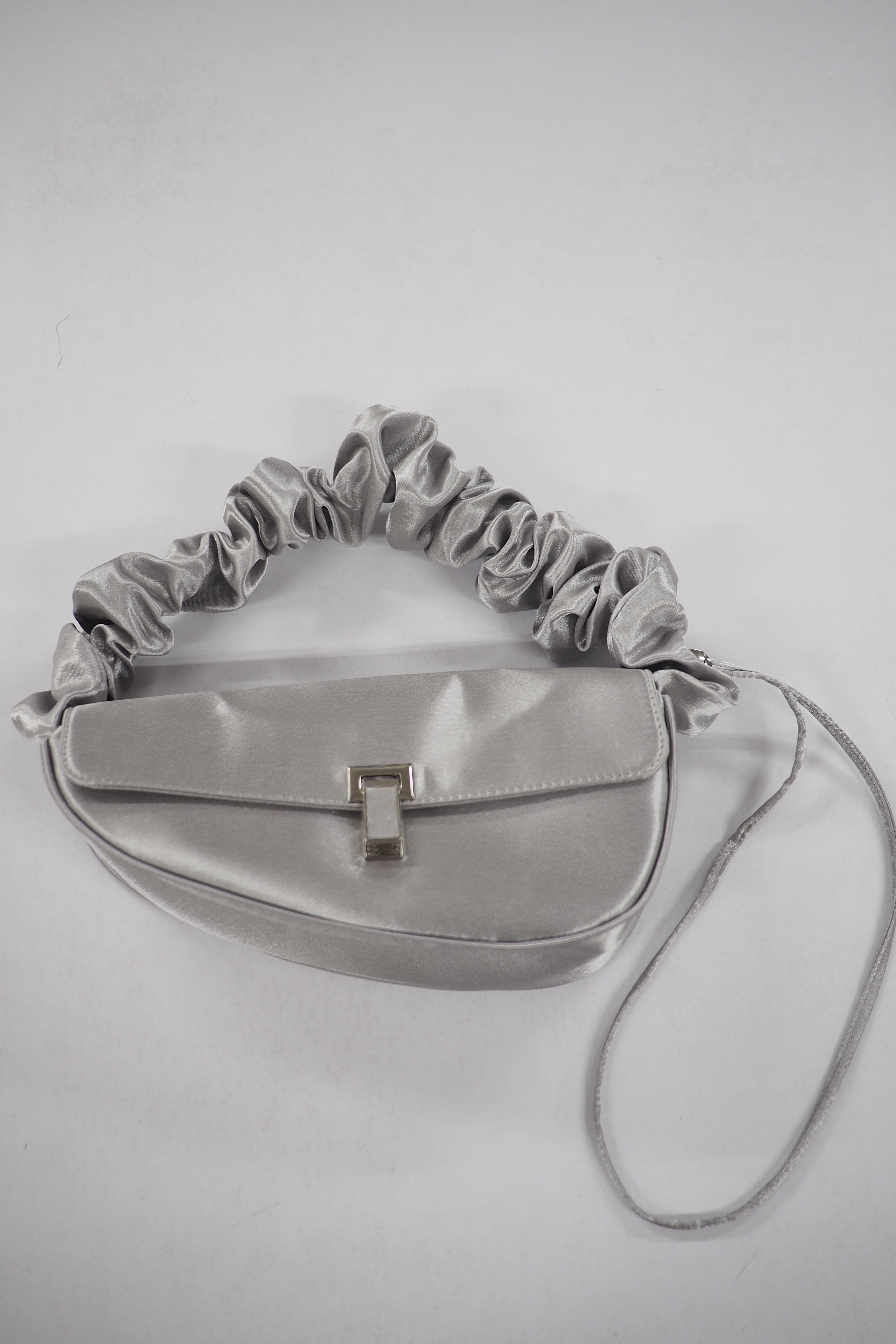 951 Frill handle clutch