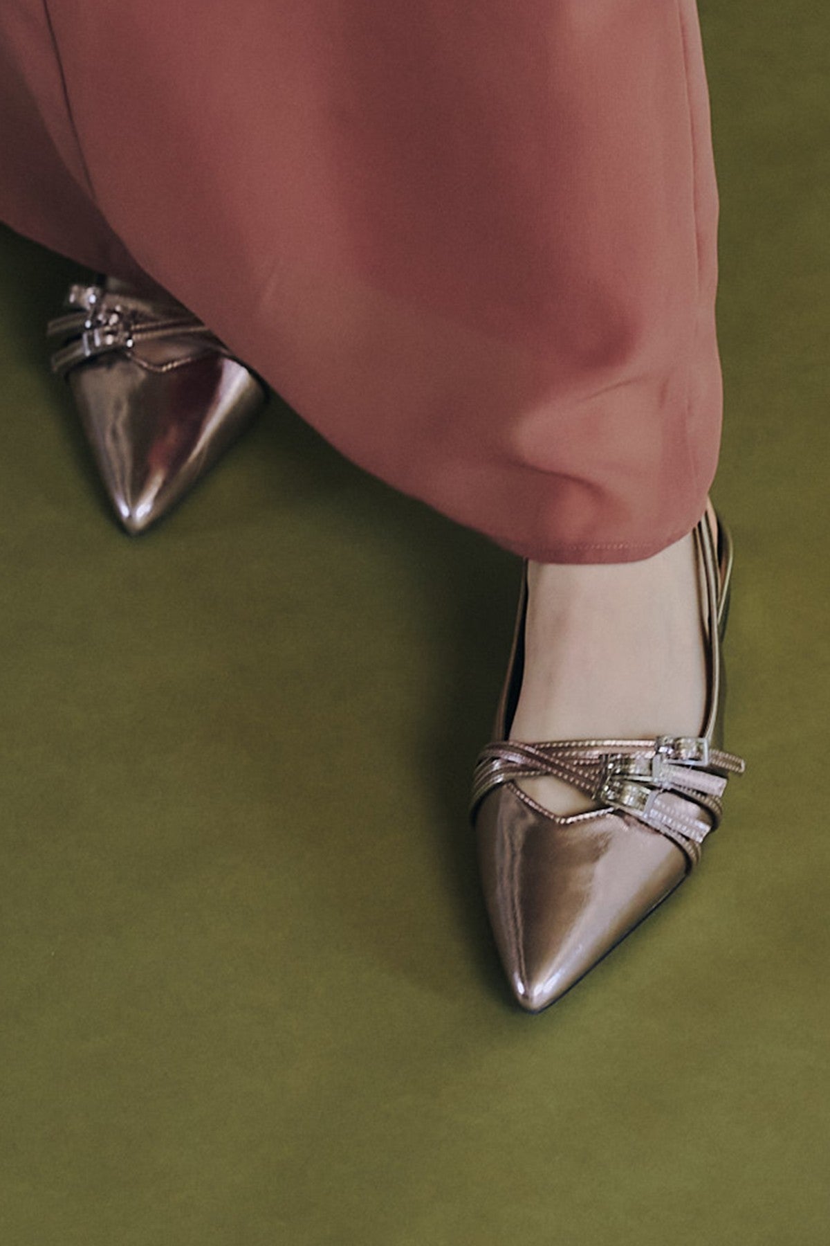 962 strap overlay pumps