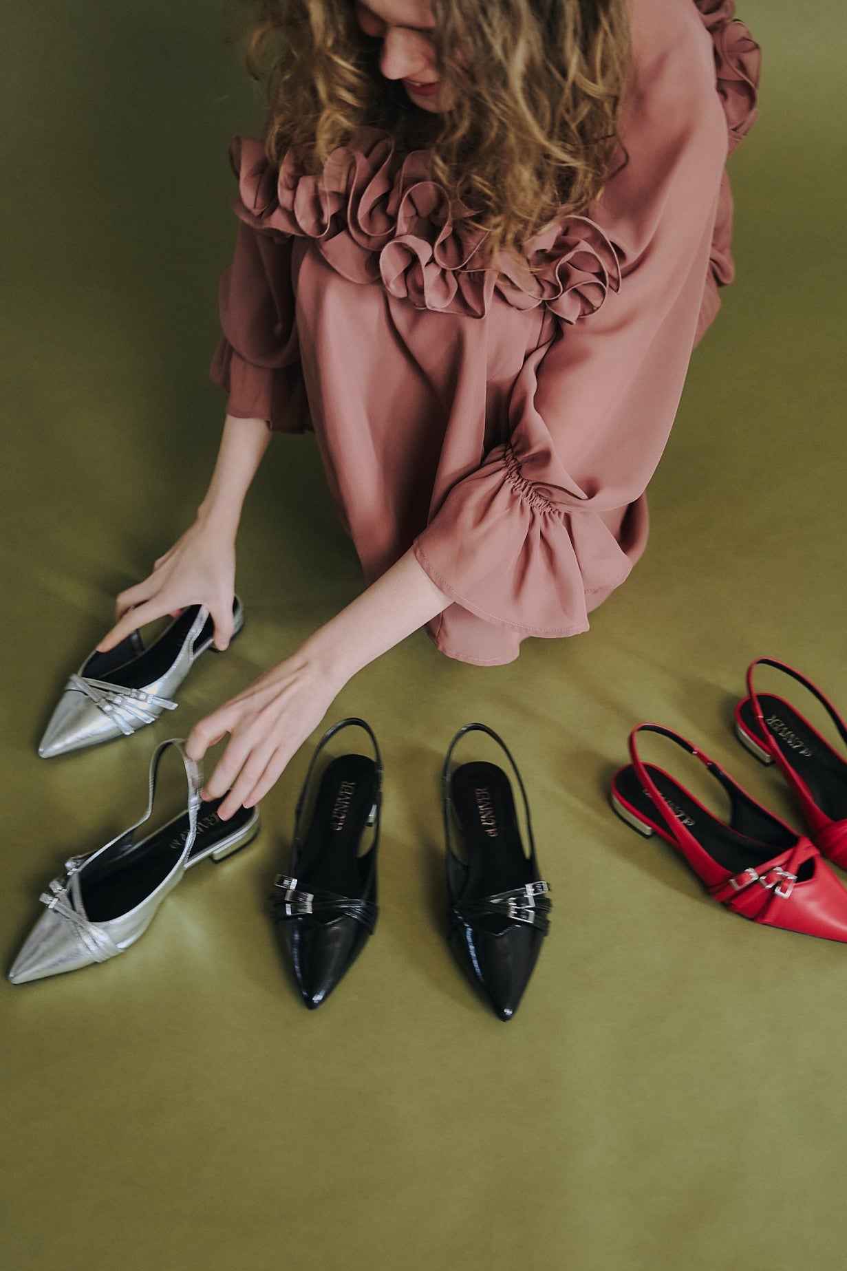 962 strap overlay pumps