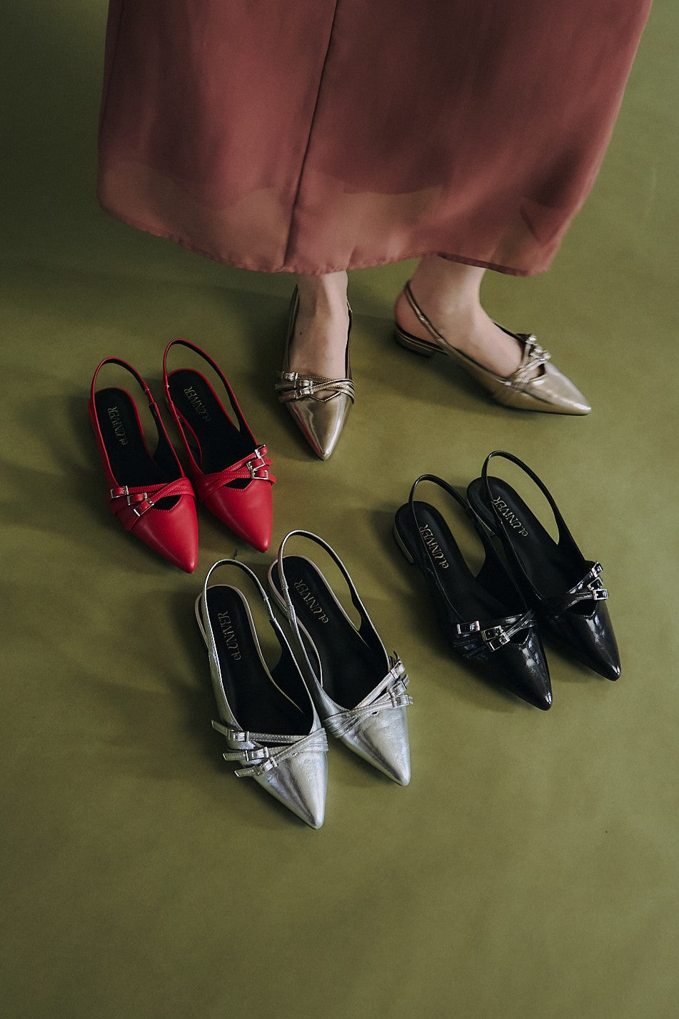 962 strap overlay pumps