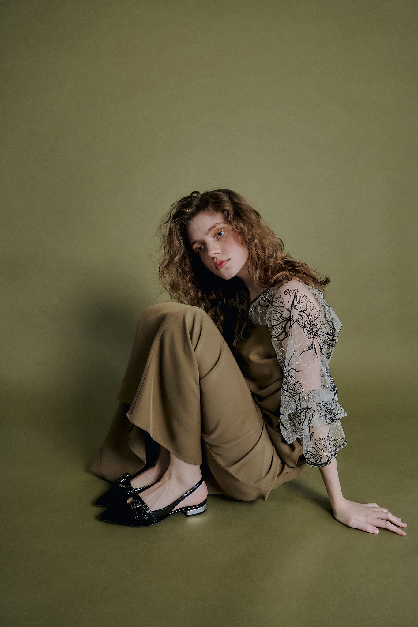 962 strap overlay pumps