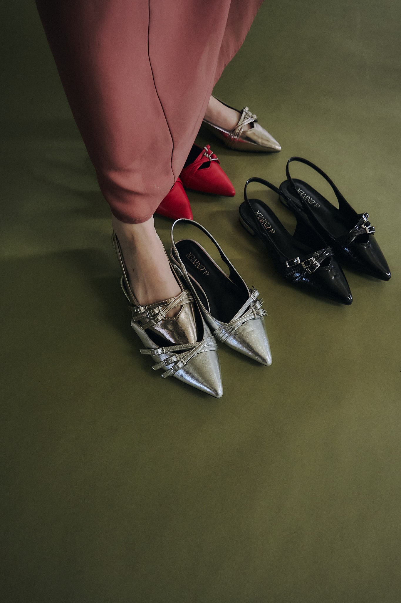 962 strap overlay pumps