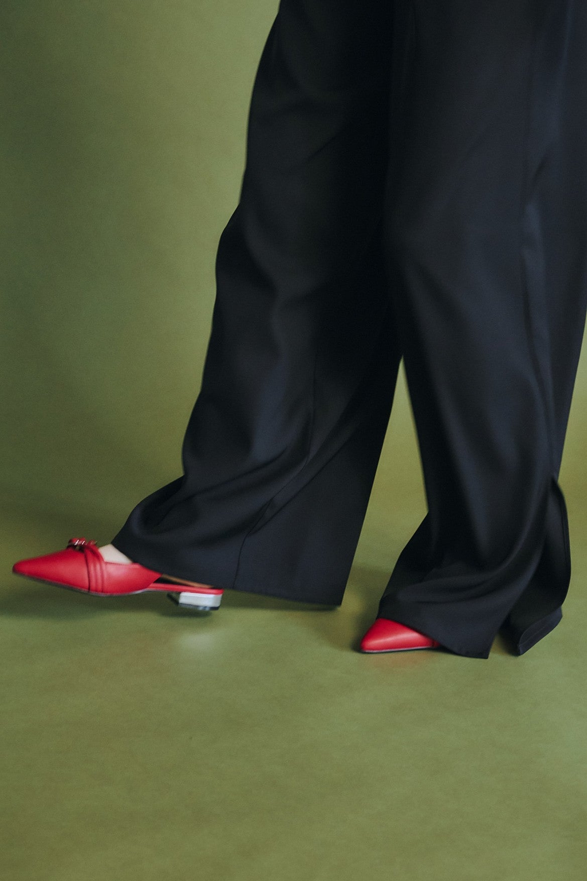 962 strap overlay pumps