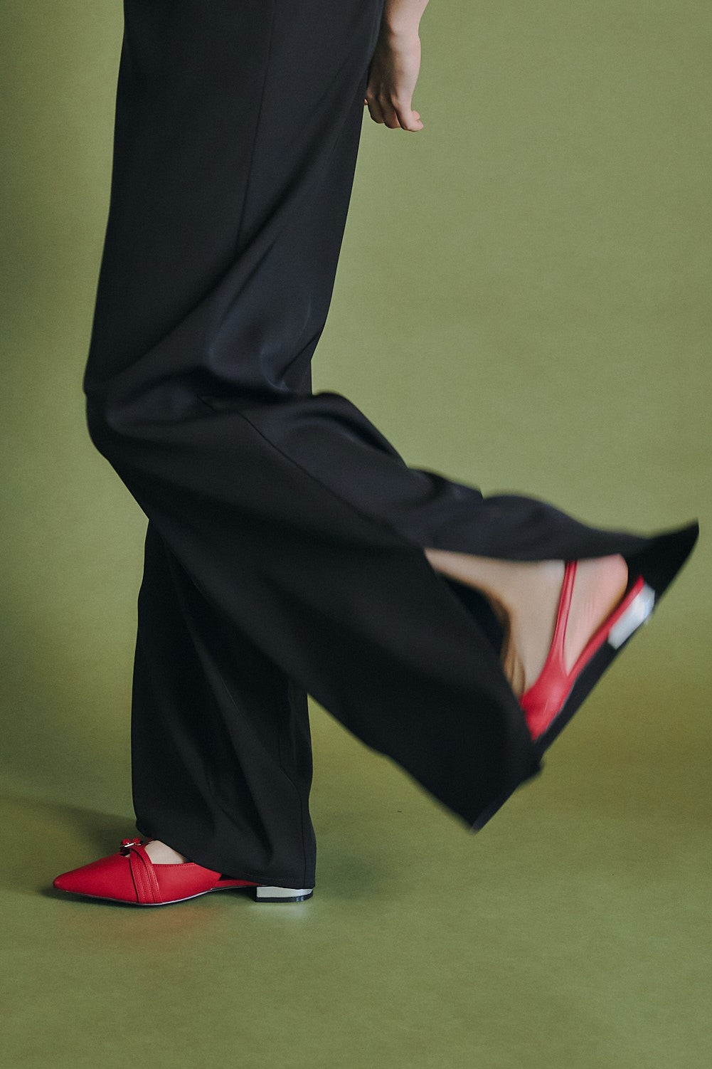 962 strap overlay pumps