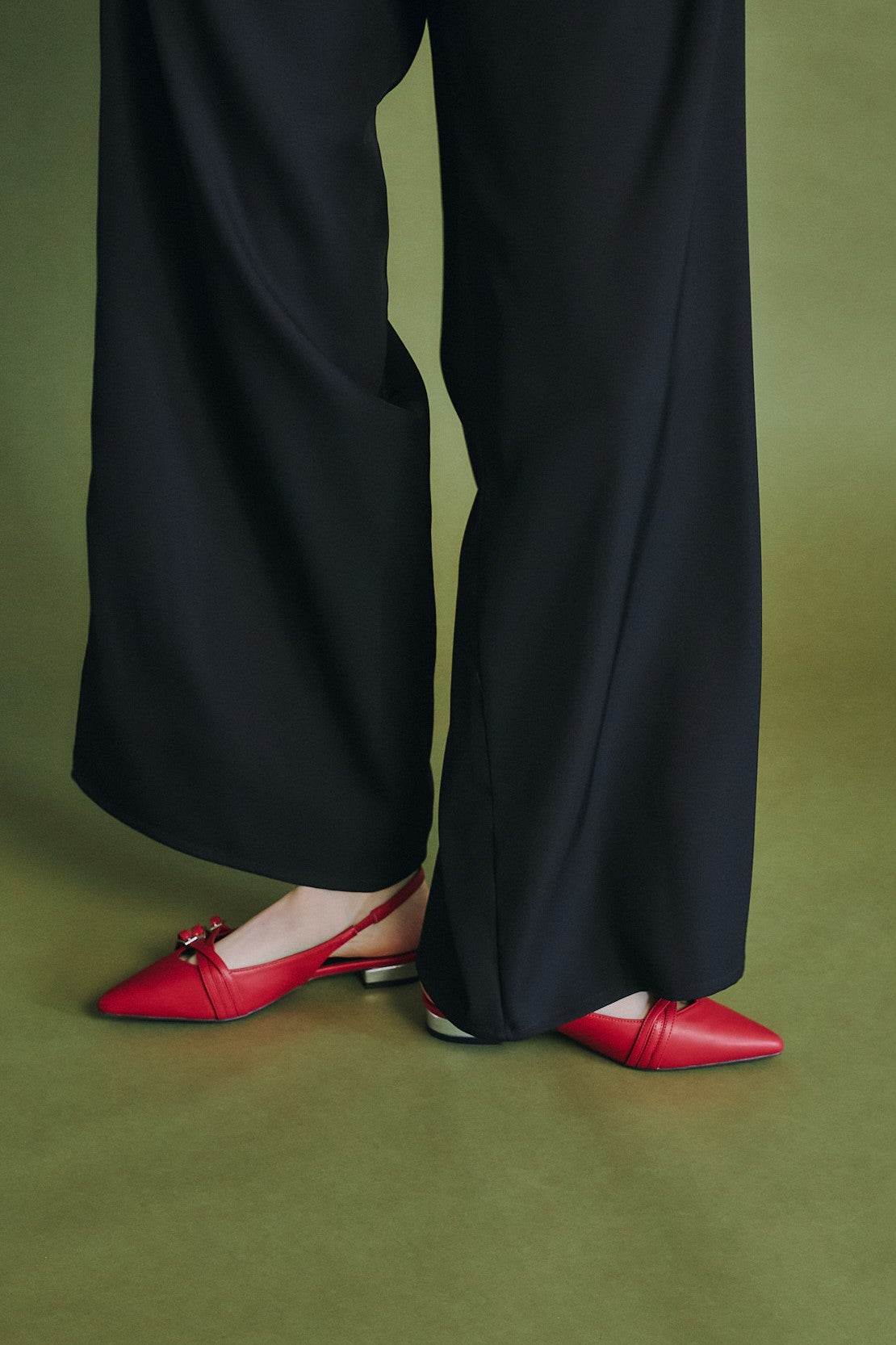 962 strap overlay pumps