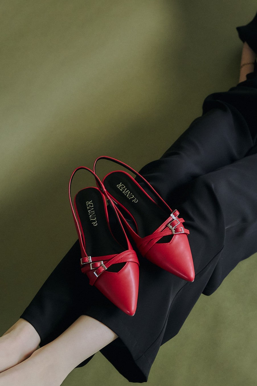 962 strap overlay pumps