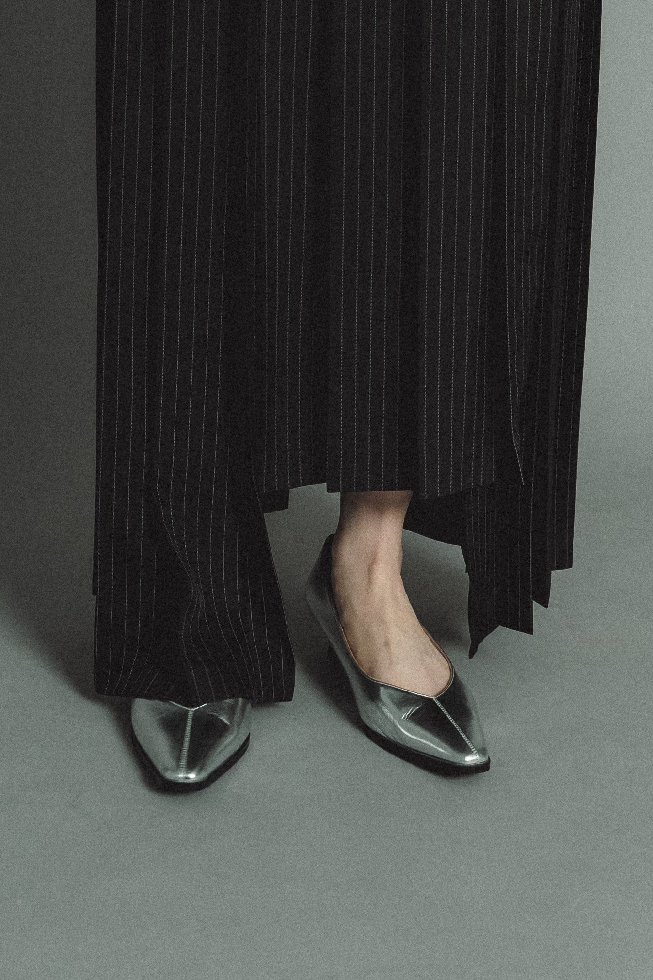 987 Sleek Metallic Pumps