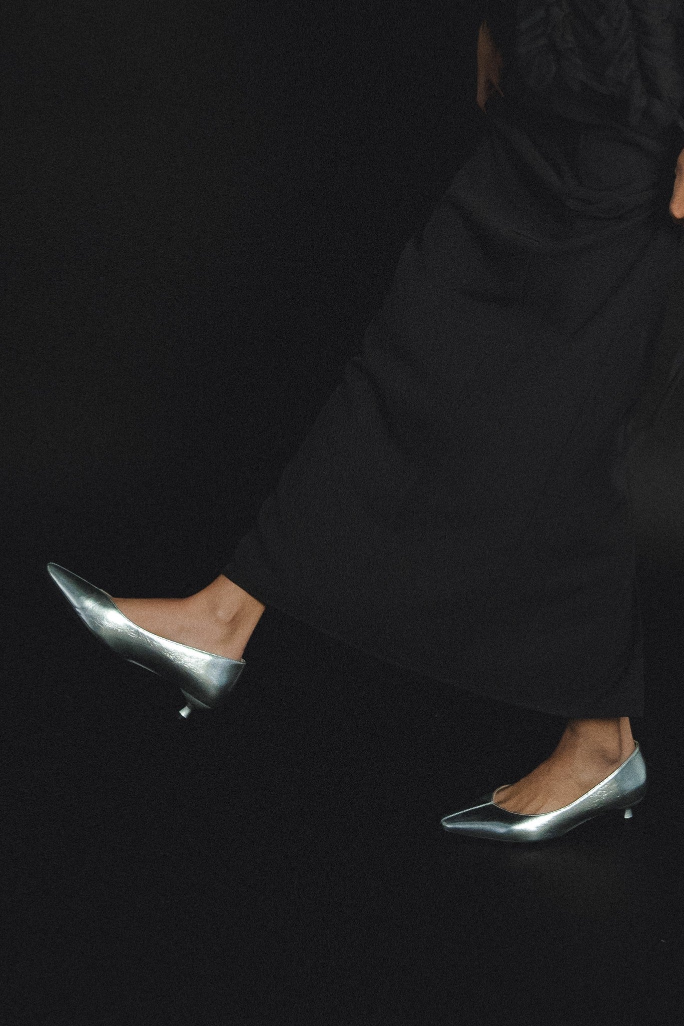 987 Sleek Metallic Pumps