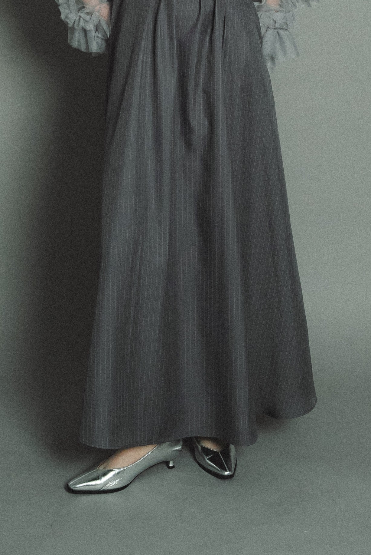 987 Sleek Metallic Pumps