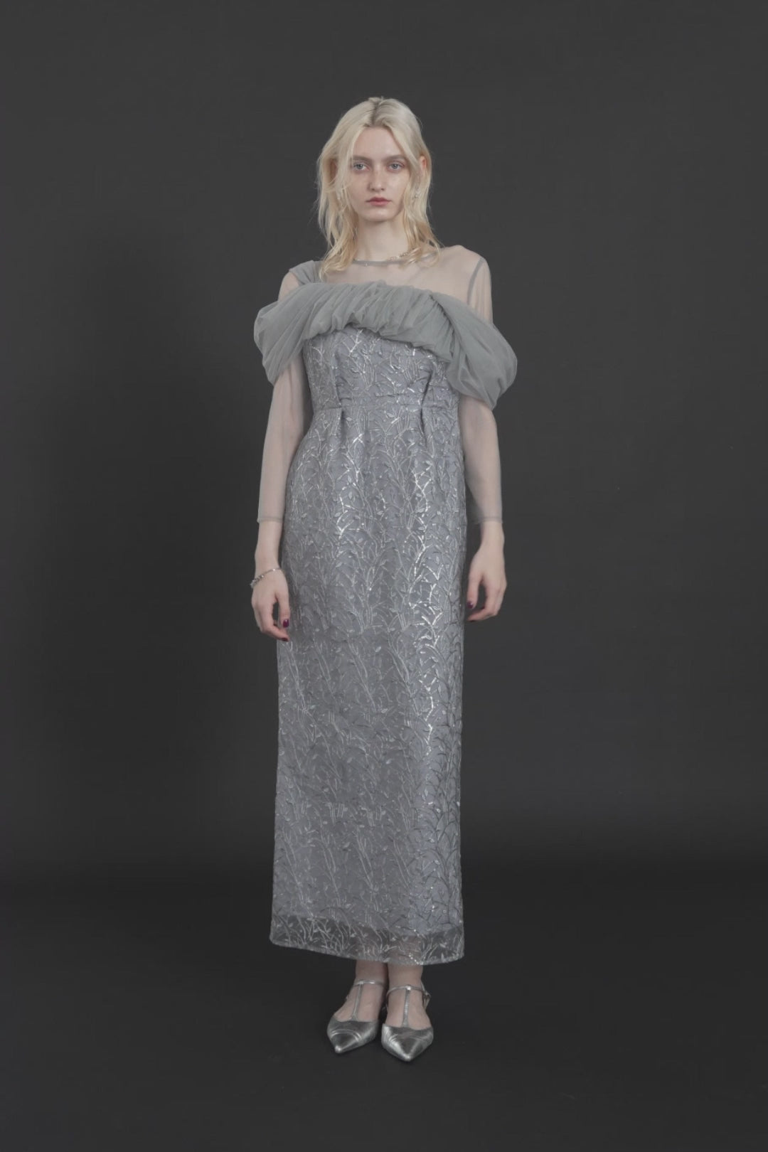 ビデオをロード: 1105 Noir glitter dress