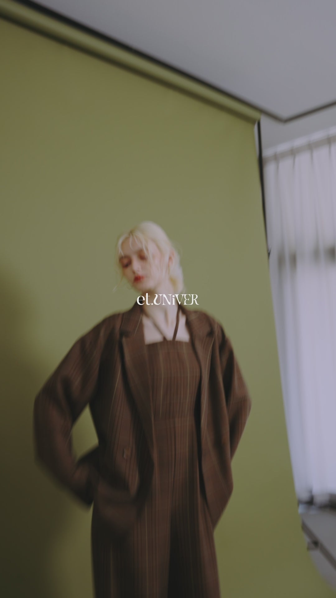 ビデオをロード: 1146 Gren check tulle Dress